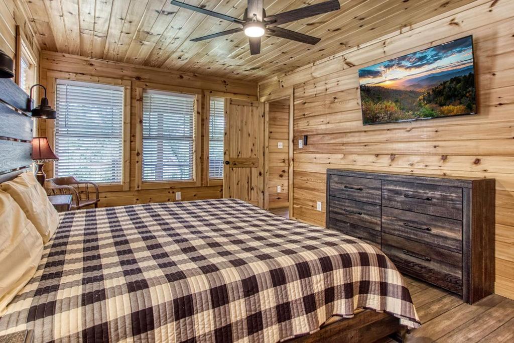Appalachian Lookout-hot Tub, 1089 Of Free Attraction Tickets For Each Paid Day, Dollywood And More! Gatlinburg