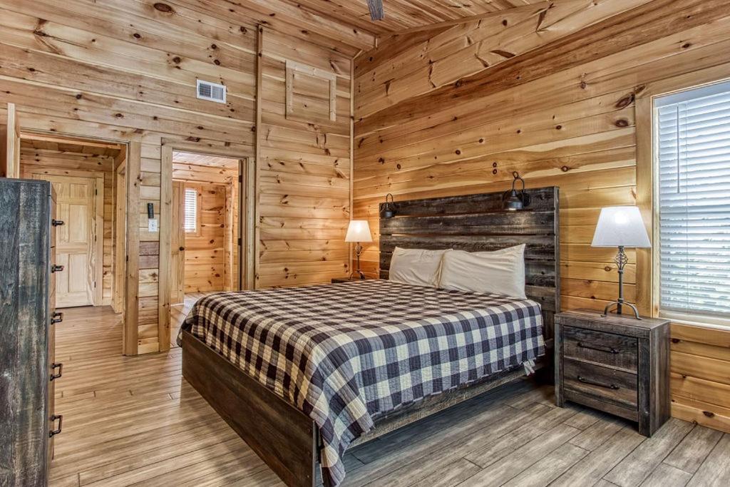 Appalachian Lookout-hot Tub, 1089 Of Free Attraction Tickets For Each Paid Day, Dollywood And More!