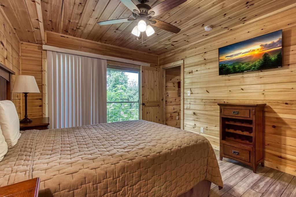 Appalachian Lookout-hot Tub, 1089 Of Free Attraction Tickets For Each Paid Day, Dollywood And More! Gatlinburg