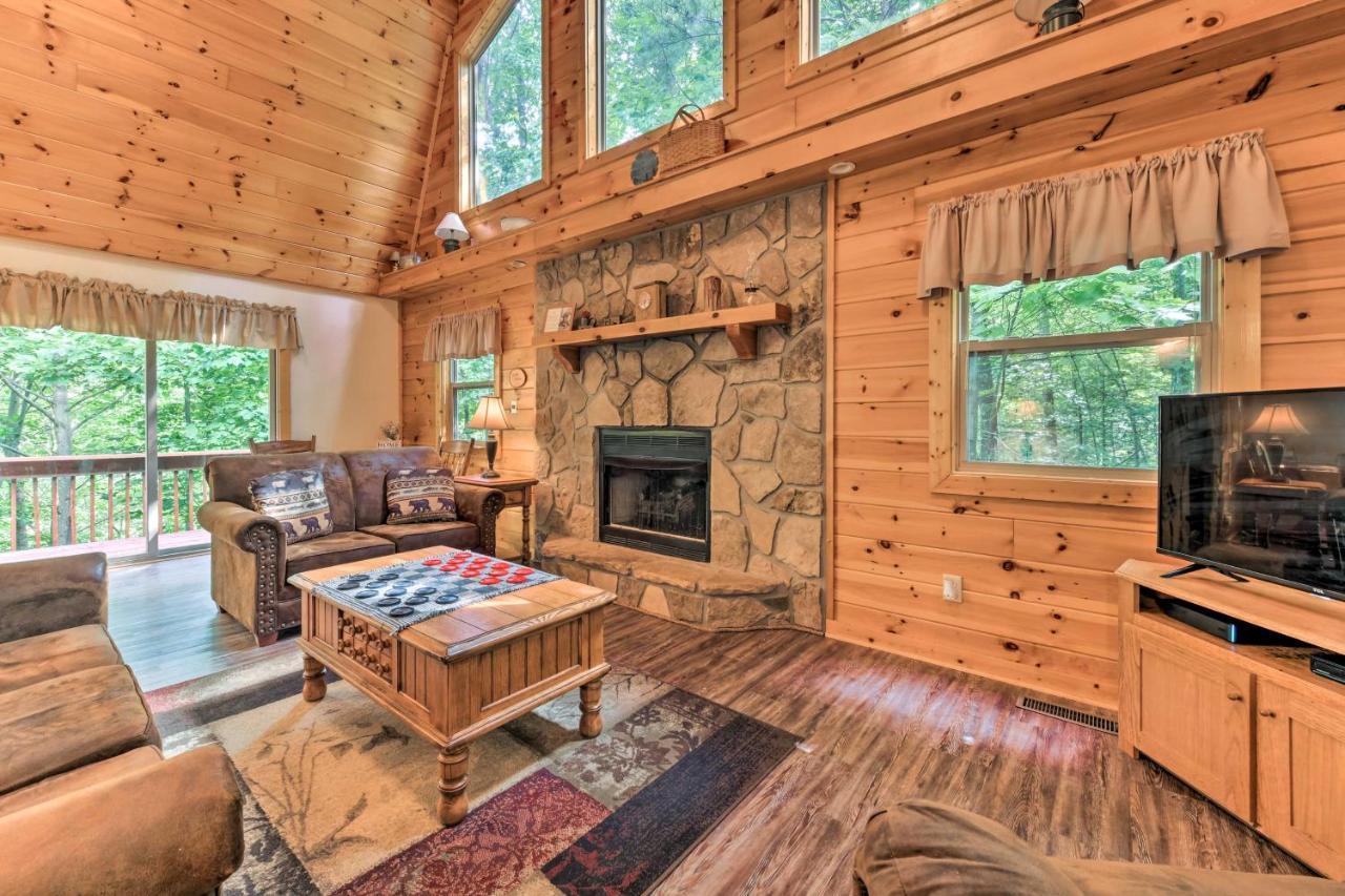 Quiet And Secluded Cabin With Hot Tub! *
