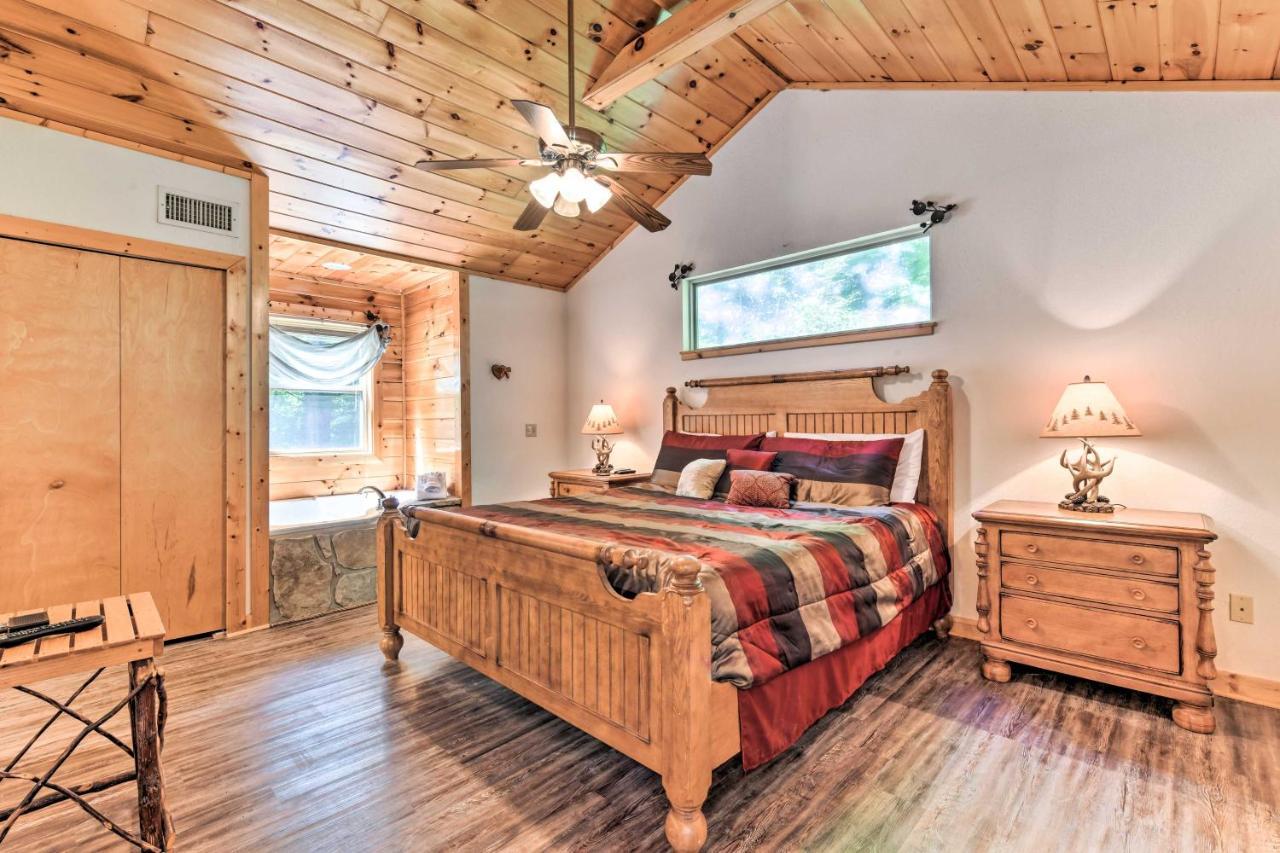 Quiet And Secluded Cabin With Hot Tub! *