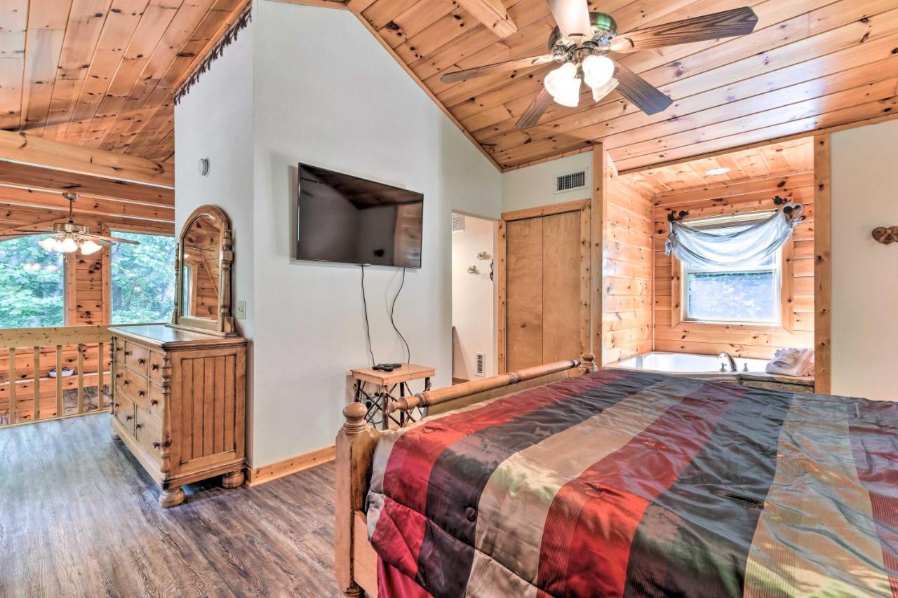 Quiet And Secluded Cabin With Hot Tub! *