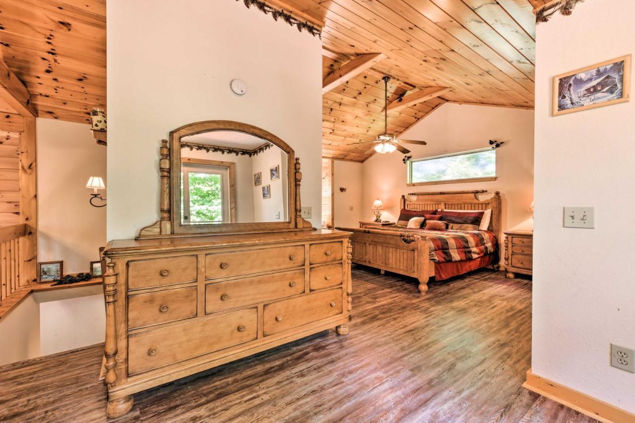 Quiet And Secluded Cabin With Hot Tub! Holiday home