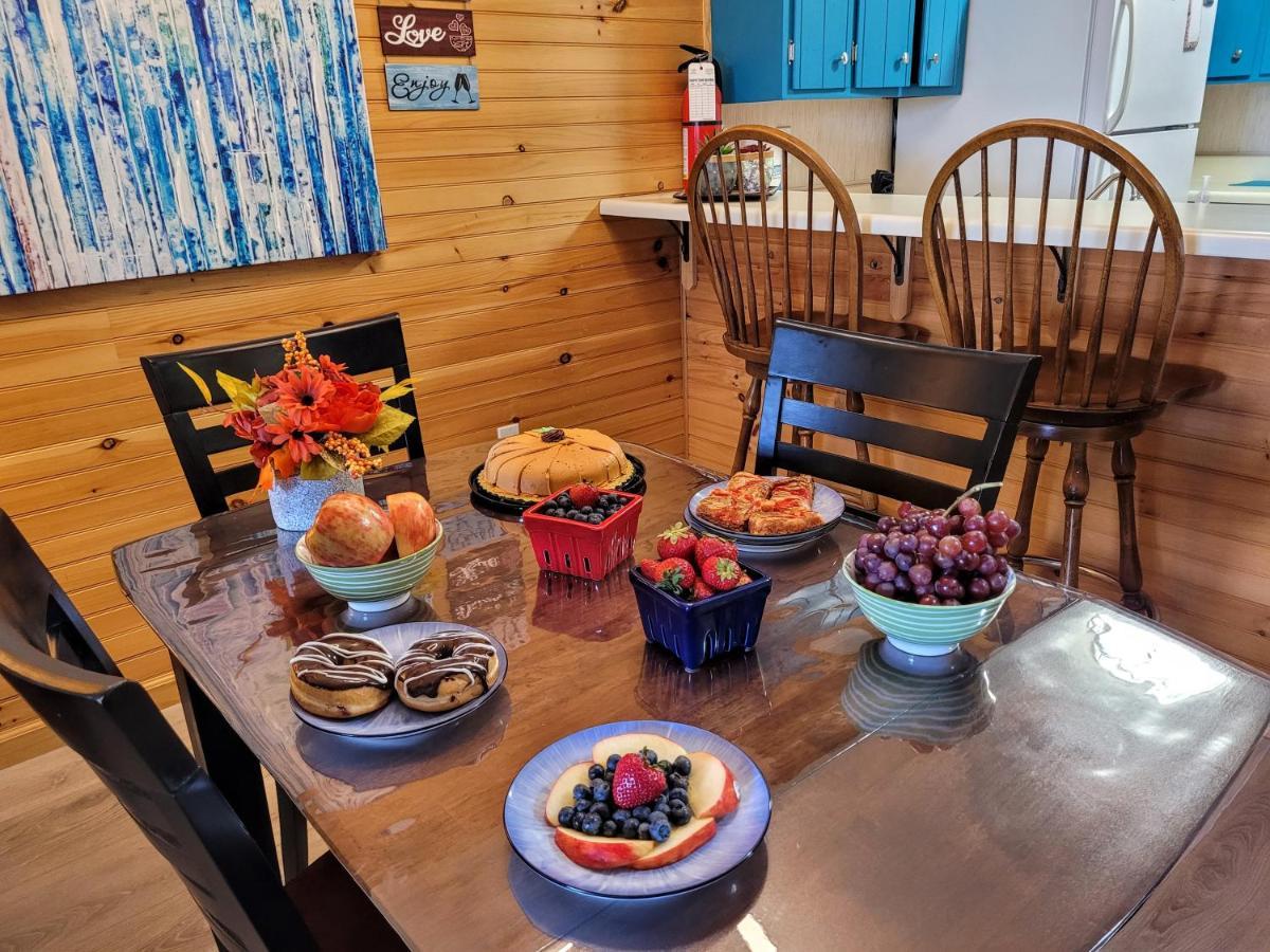 Apartment Gatlinburg's Ski Mountain Resort, 10 Min From Downtown, King Bed, Pool, Hot Tub, Private Balcony Lowest Prices Of The Year Gatlinburg