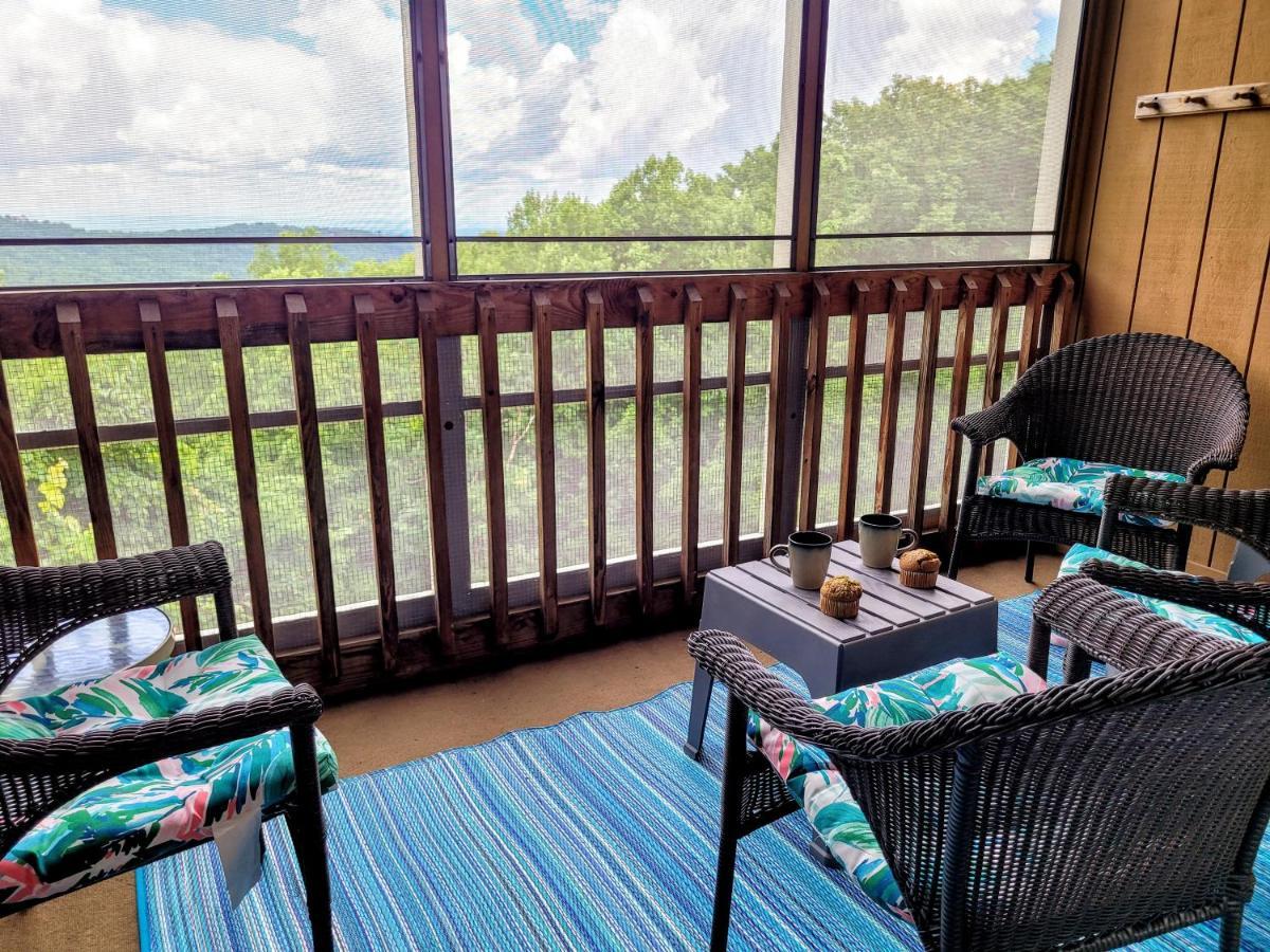 Gatlinburg's Ski Mountain Resort, 10 Min From Downtown, King Bed, Pool, Hot Tub, Private Balcony Lowest Prices Of The Year Apartment