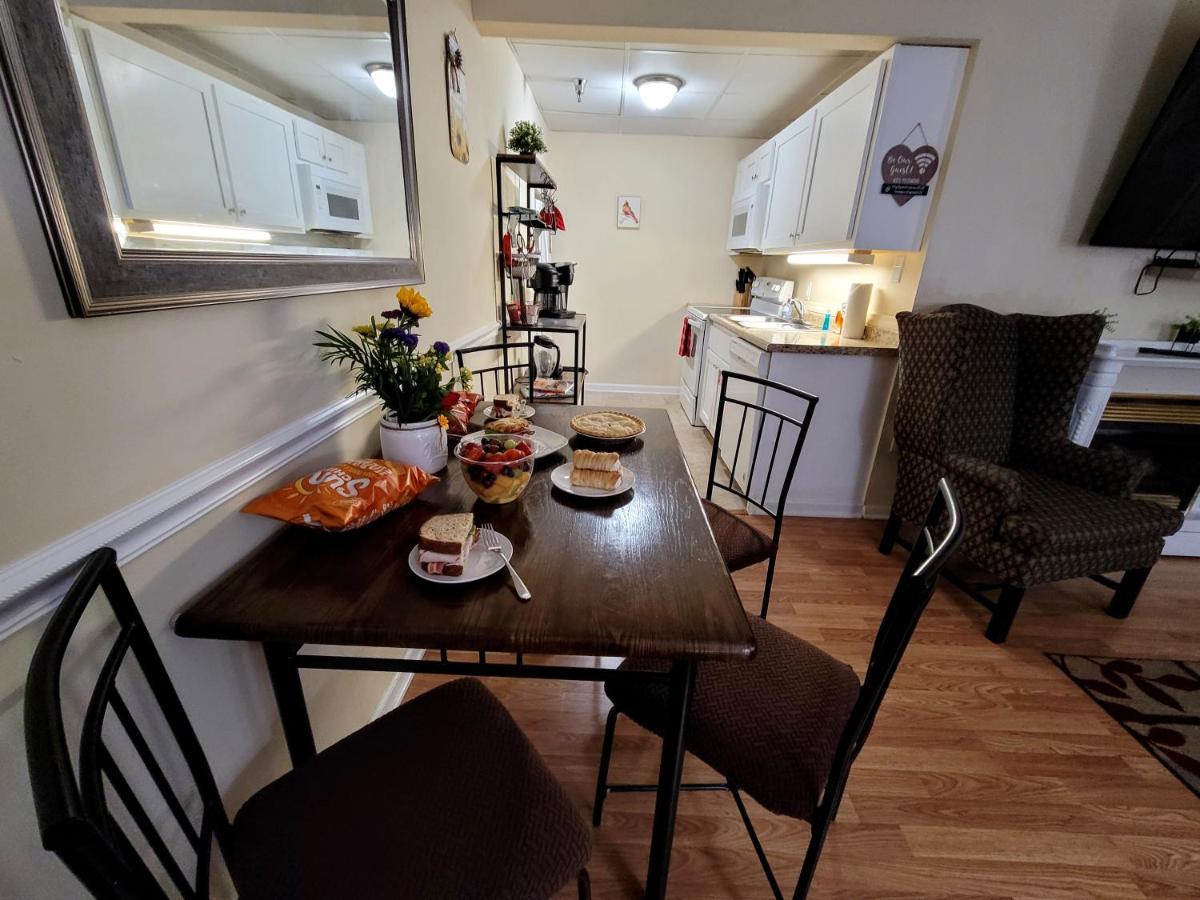 Lowest Prices Of The Year Downtown Suite, Close To Everything, Free High Speed Wifi, Private Balcony, Pool, Hot Tub, Sleeps 8 Gatlinburg