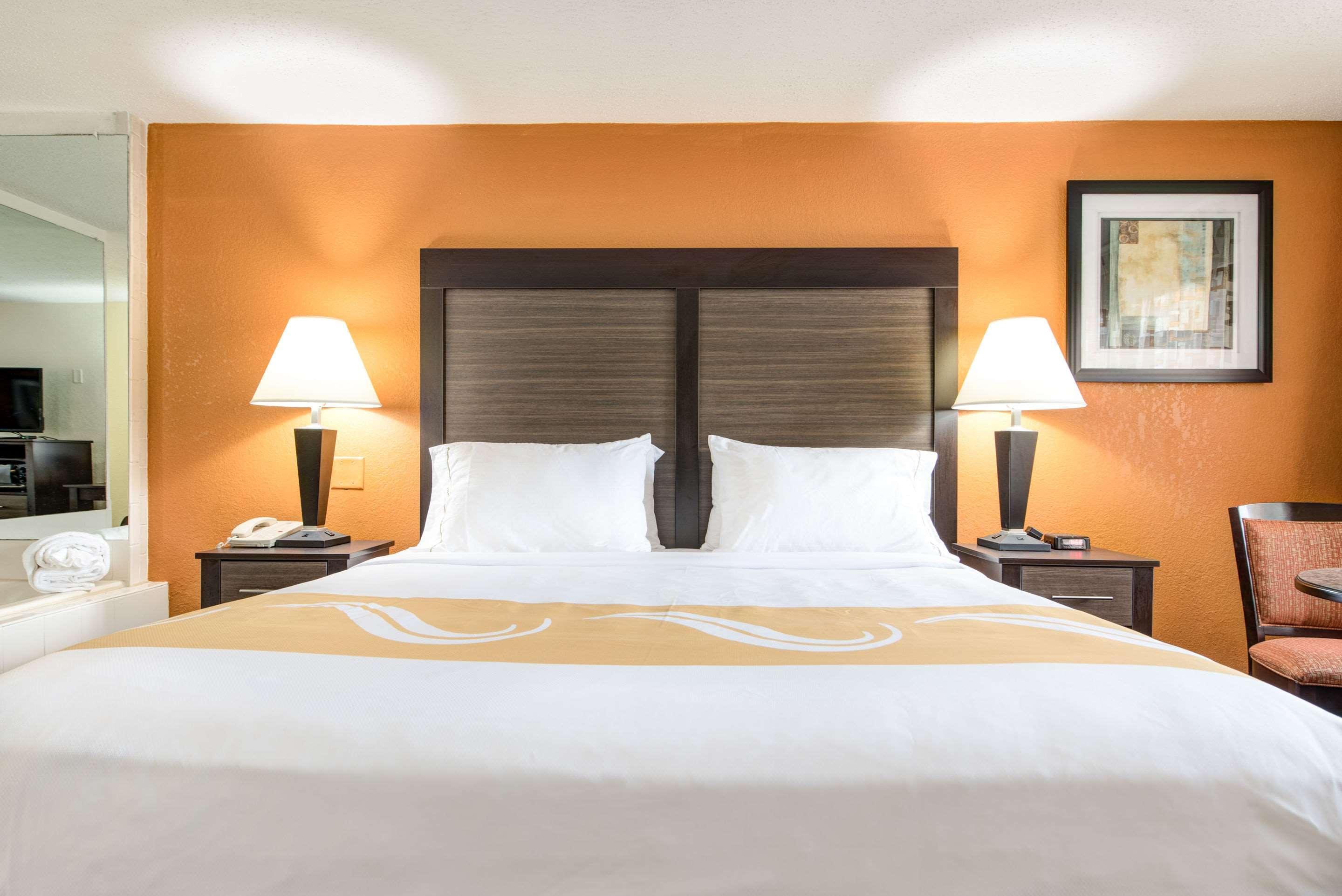 Quality Creekside - Downtown Inn 2*