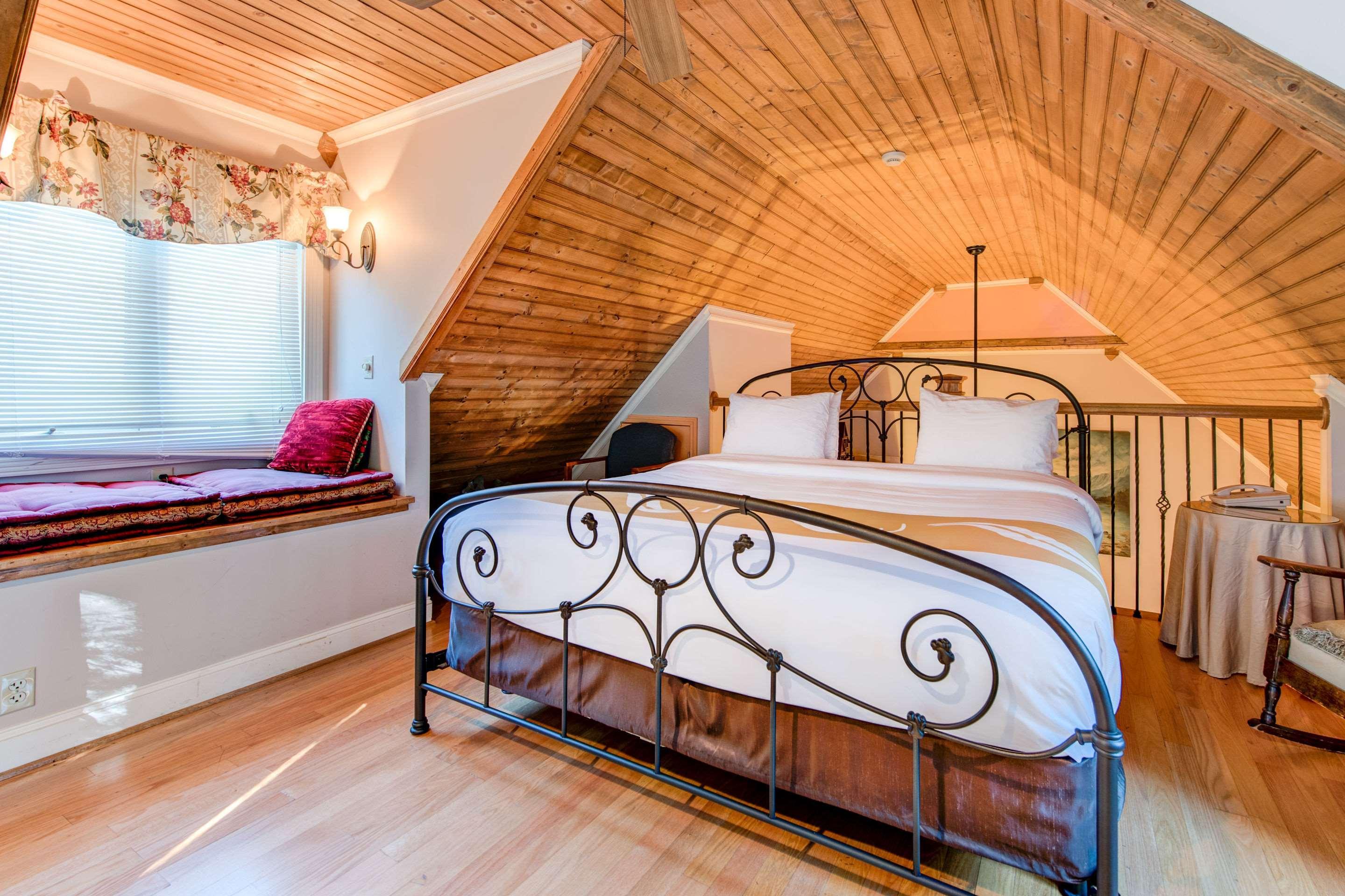 Quality Creekside - Downtown Gatlinburg