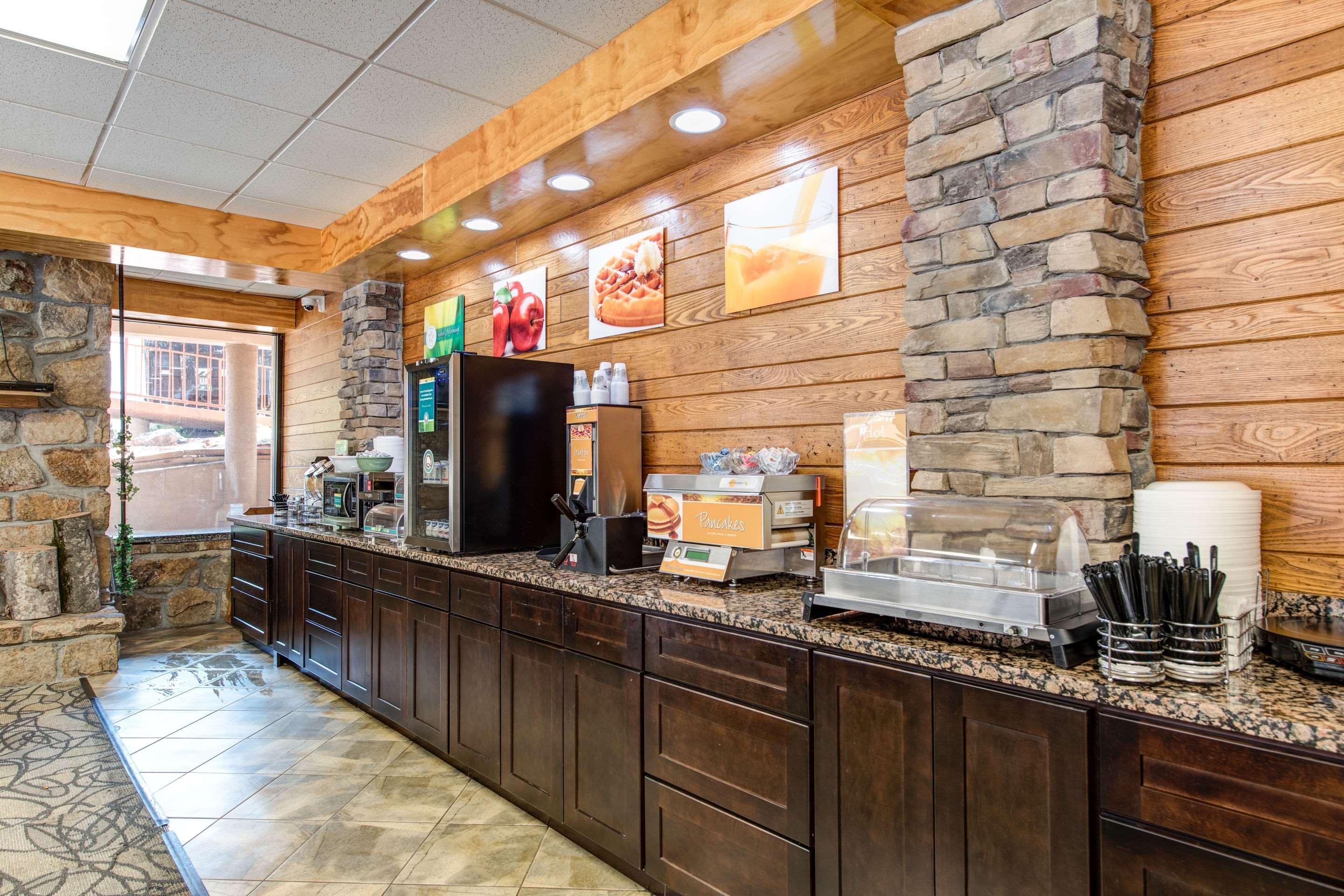 Quality Creekside - Downtown Inn