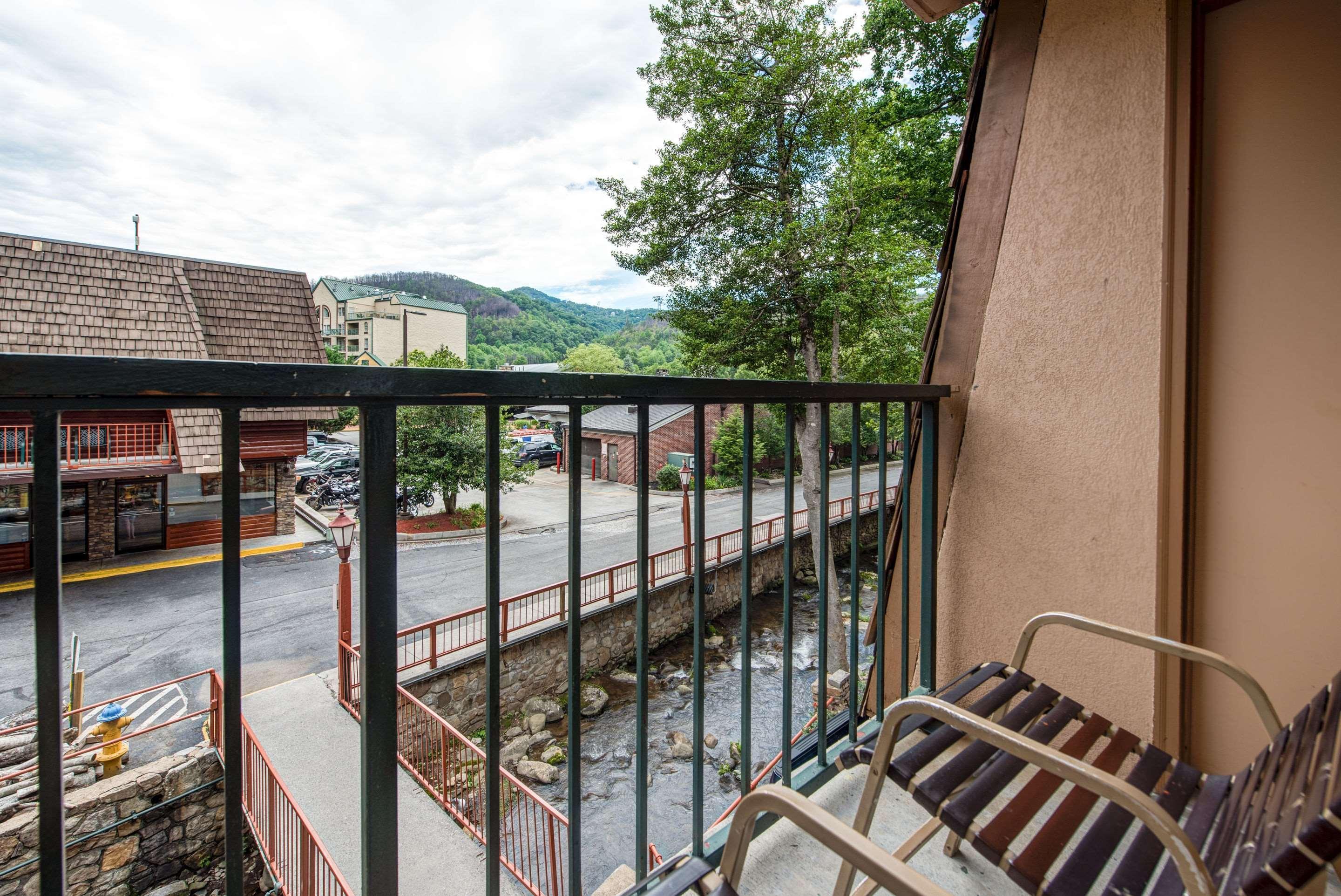 Inn Quality Creekside - Downtown Gatlinburg