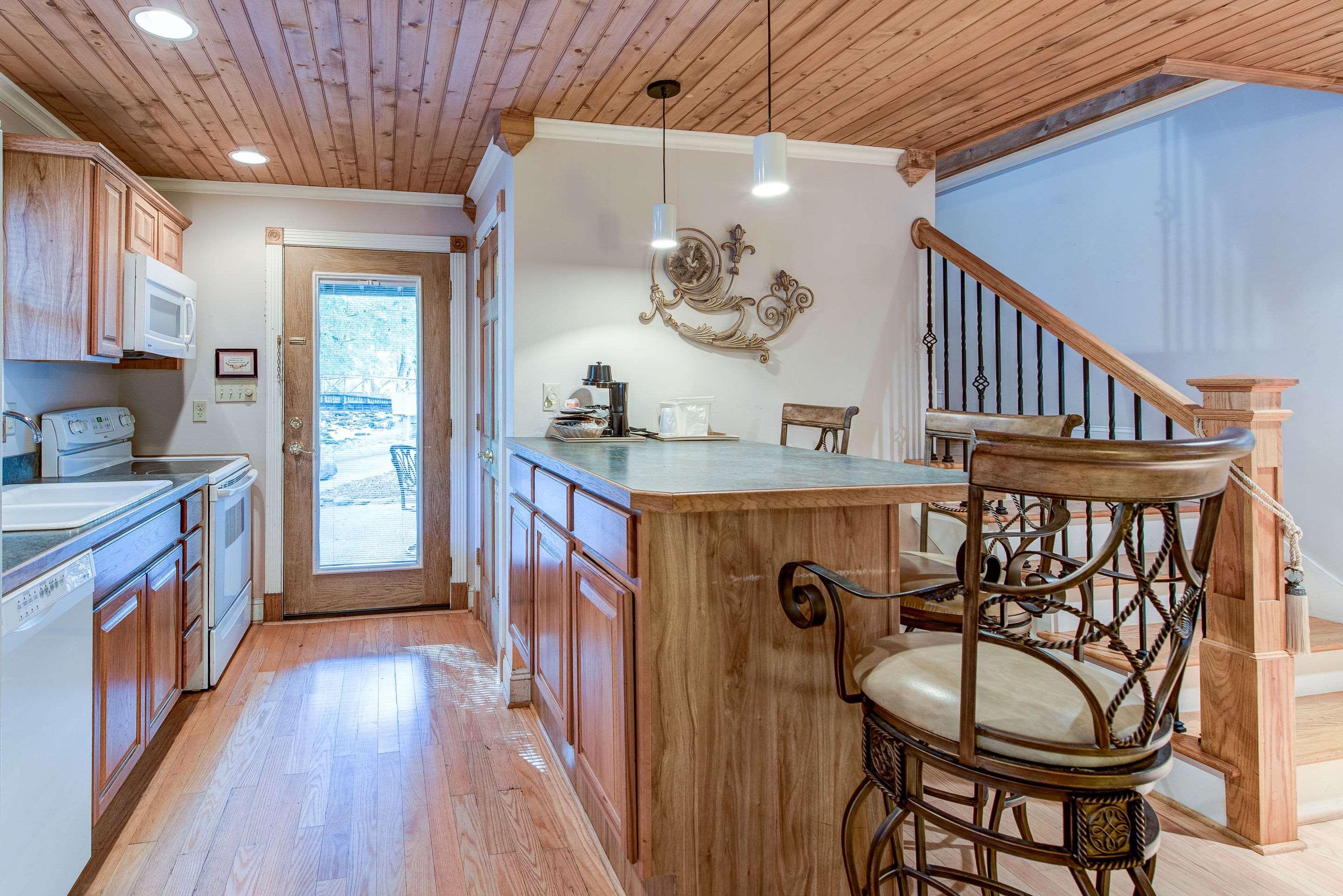 Inn Quality Creekside - Downtown