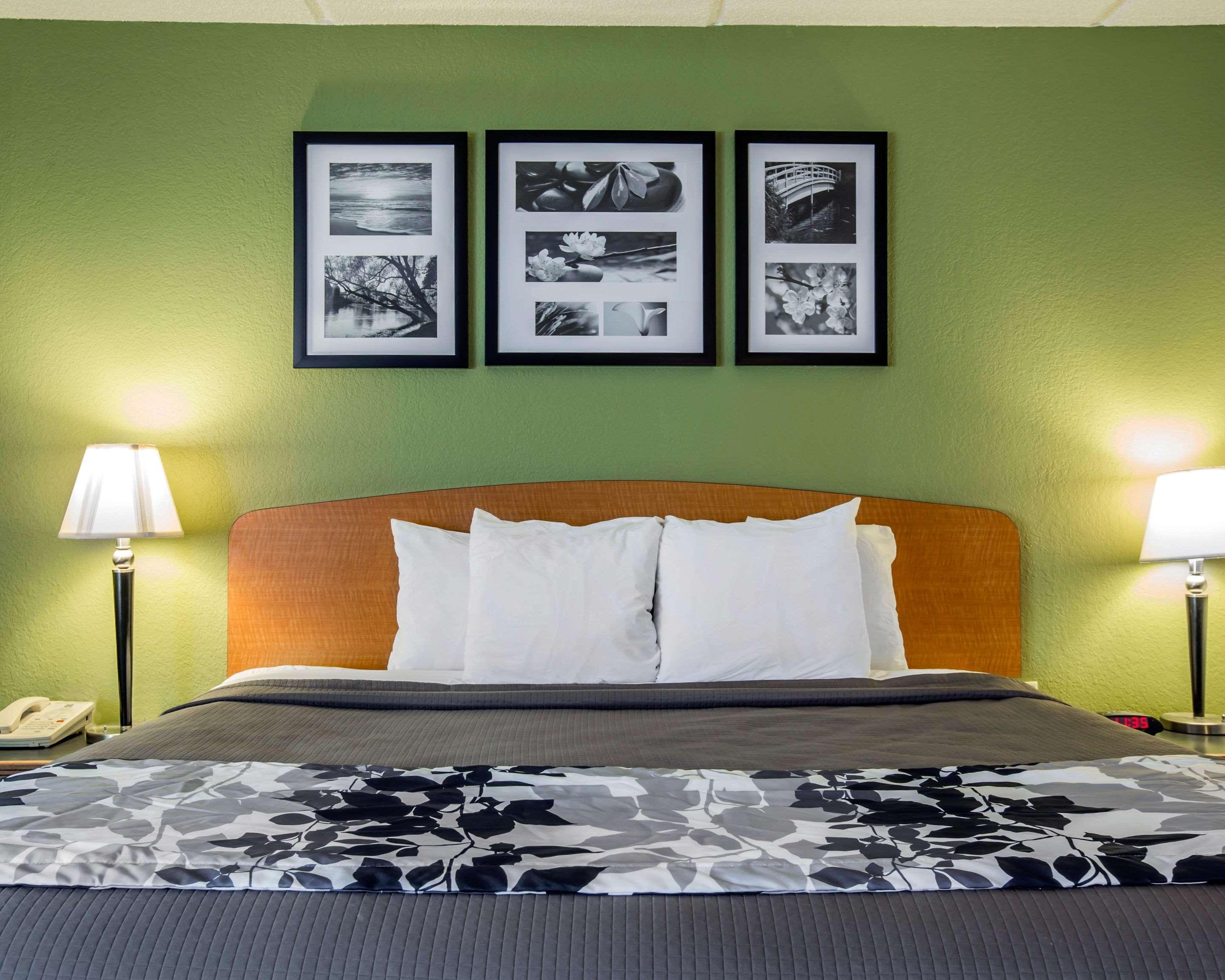 Hotel Sleep & Near Sports World Blvd