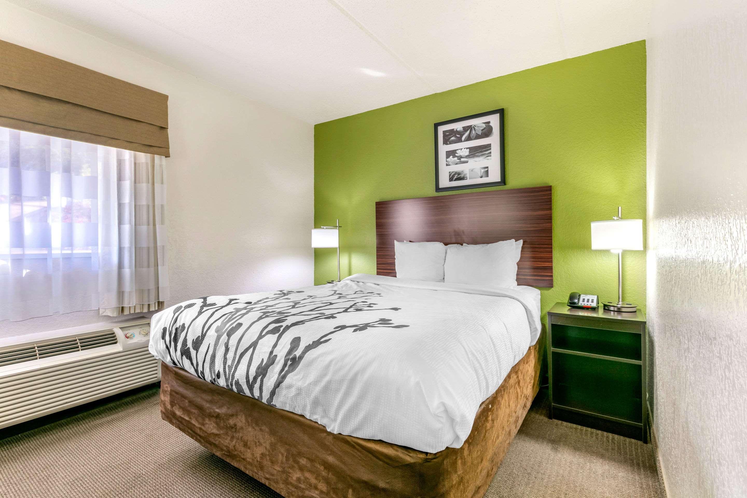 Hotel Sleep & Near Sports World Blvd