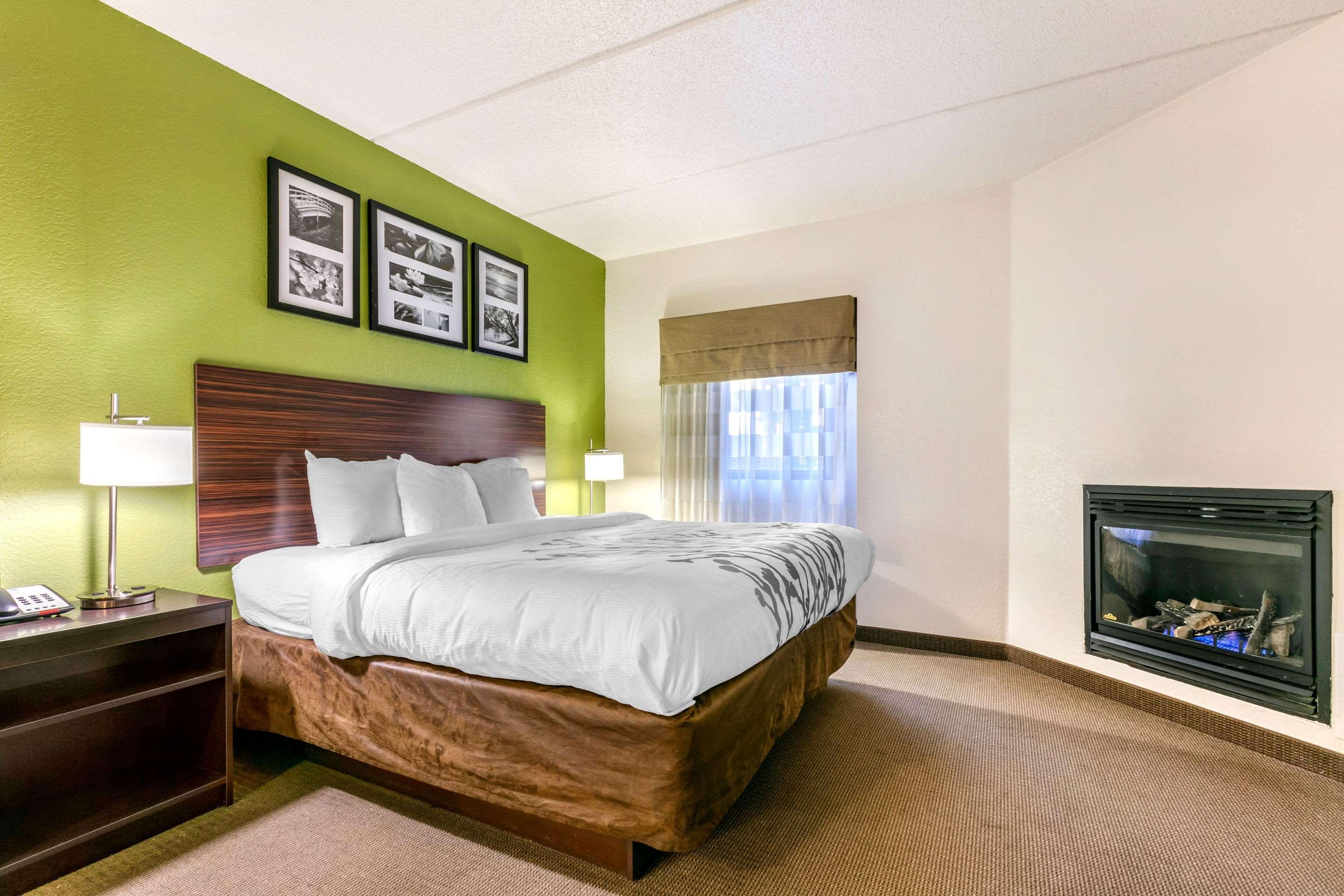 Sleep & Near Sports World Blvd Hotel 3*