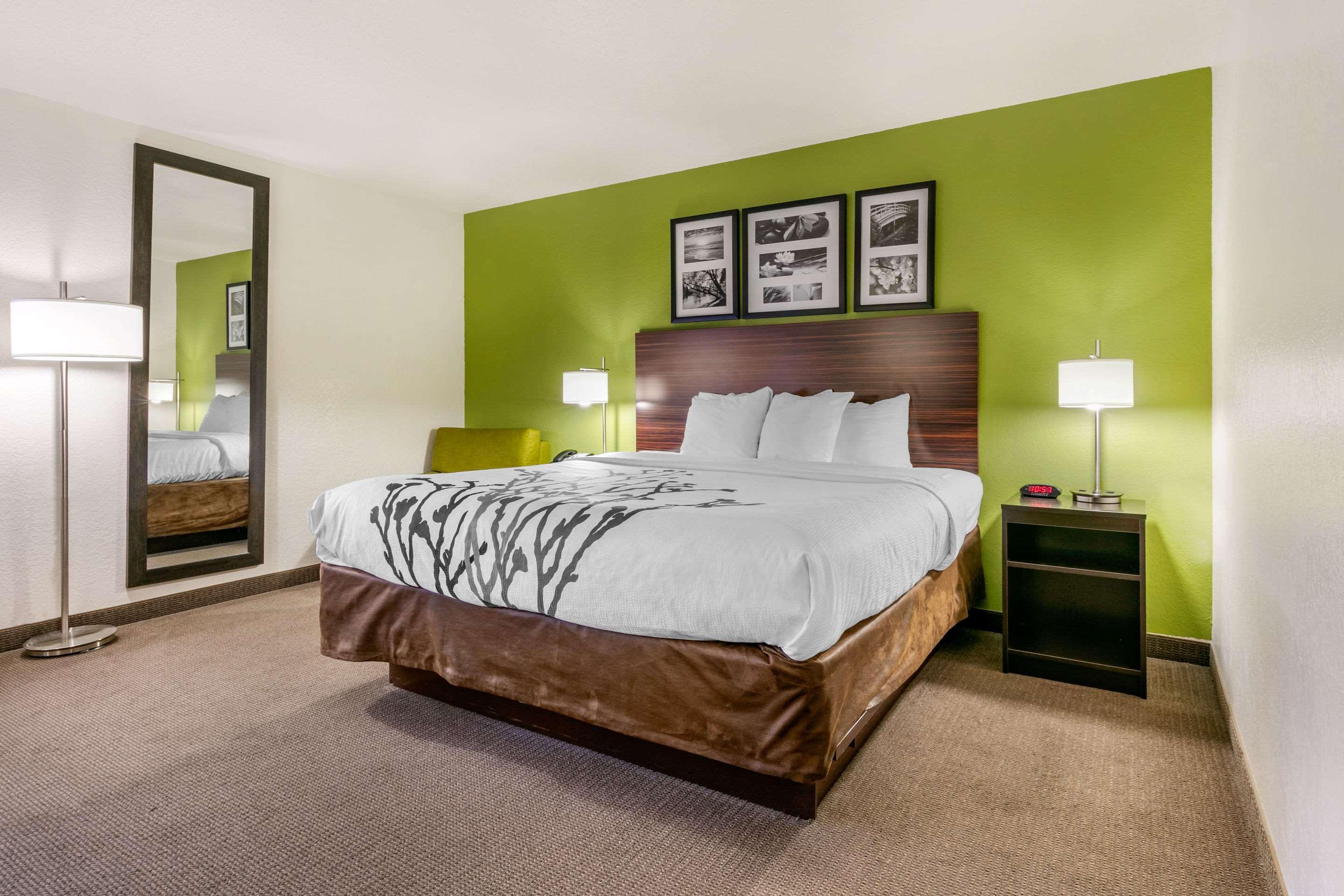 Hotel Sleep & Near Sports World Blvd