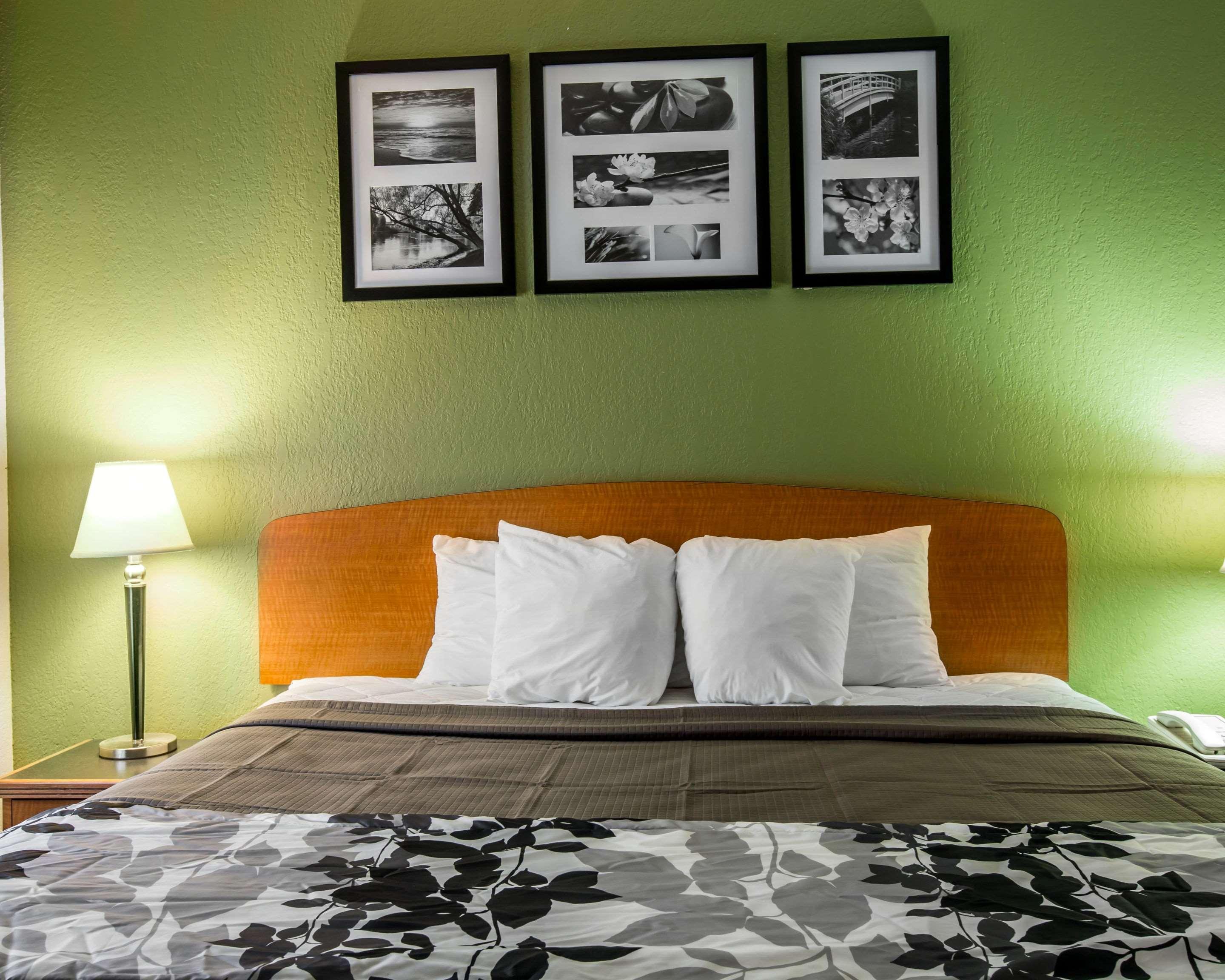 Sleep & Near Sports World Blvd 3*