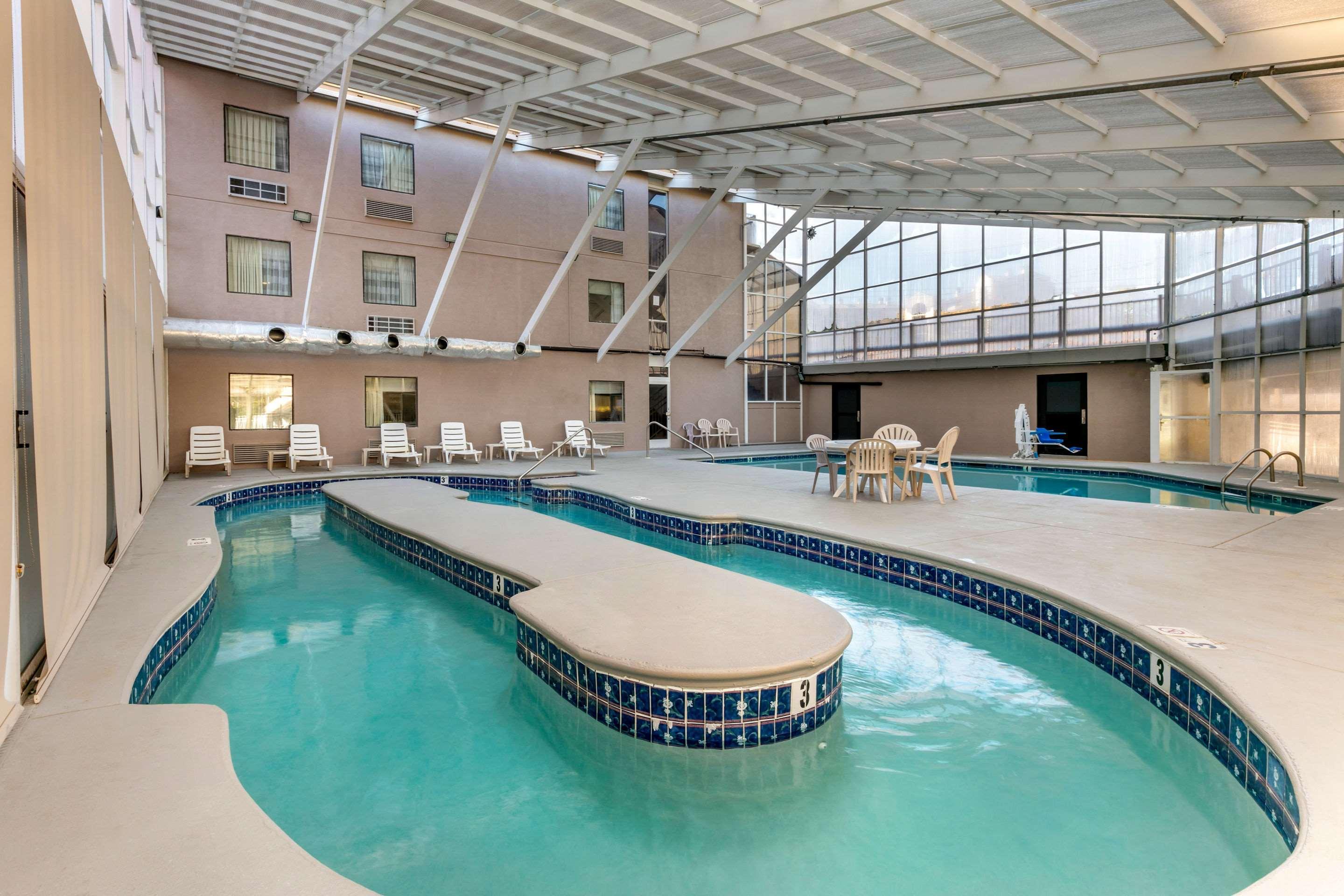 Sleep & Near Sports World Blvd Hotel 3*