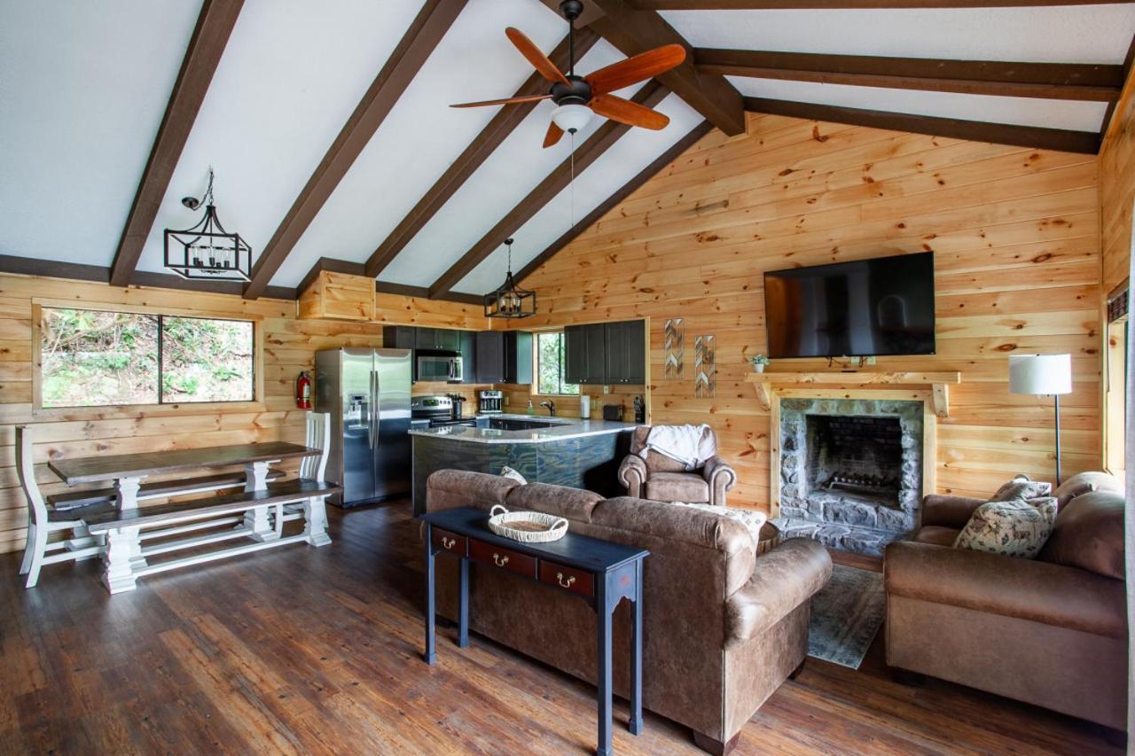 Holiday home Serenity View- Firepit, Game Room, Community Pools