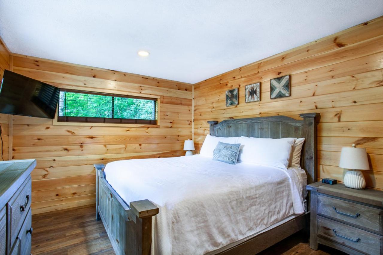 Serenity View- Firepit, Game Room, Community Pools Holiday home Gatlinburg
