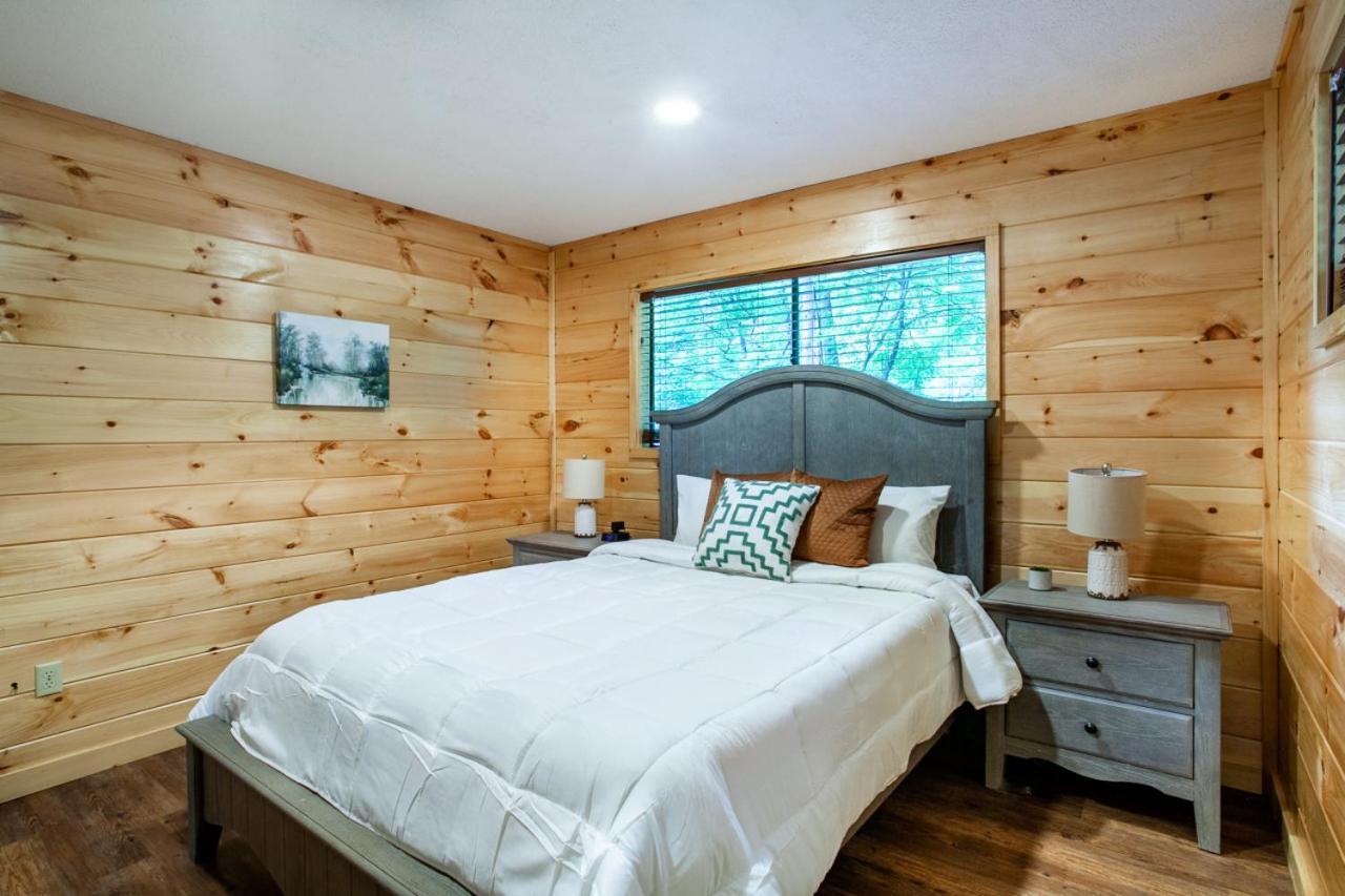Serenity View- Firepit, Game Room, Community Pools Gatlinburg