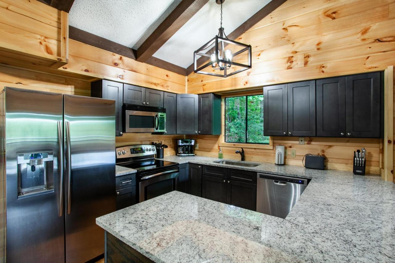 Serenity View- Firepit, Game Room, Community Pools Gatlinburg