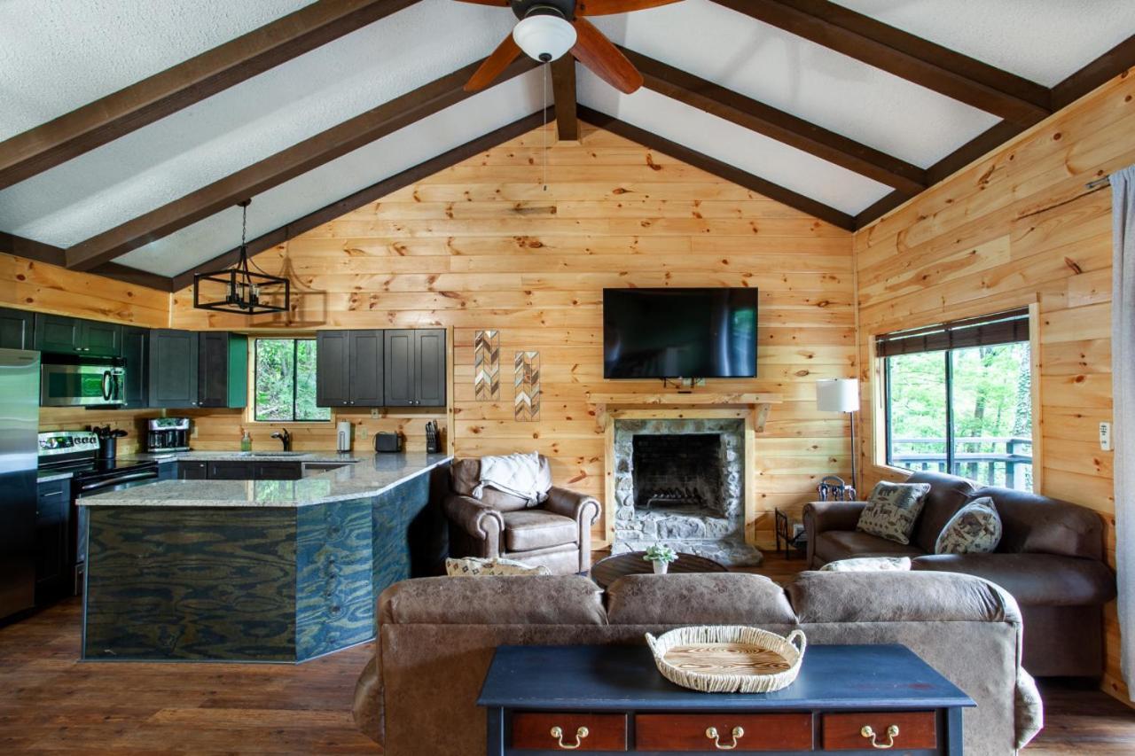 Serenity View- Firepit, Game Room, Community Pools Holiday home Gatlinburg