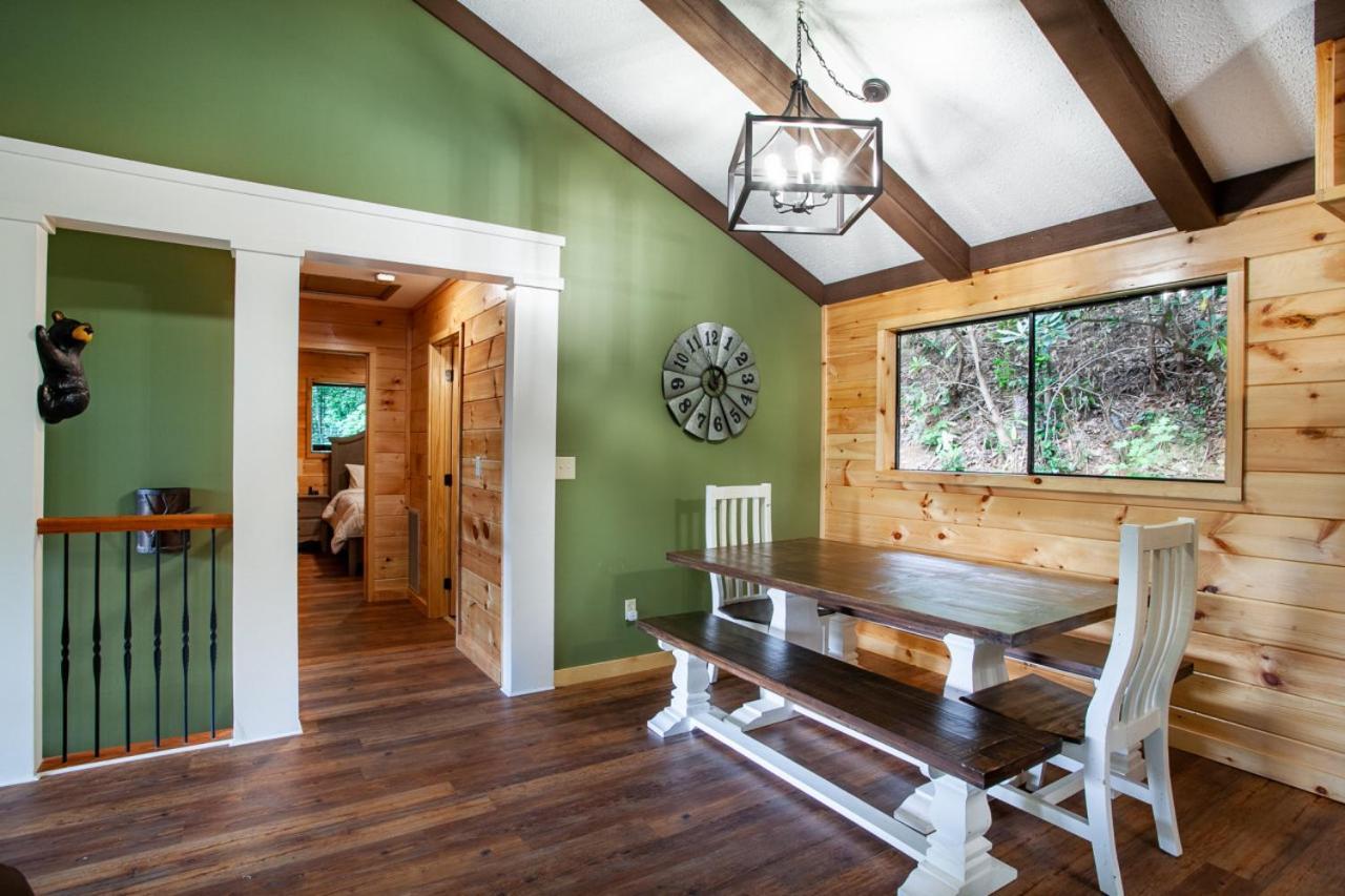 Serenity View- Firepit, Game Room, Community Pools *