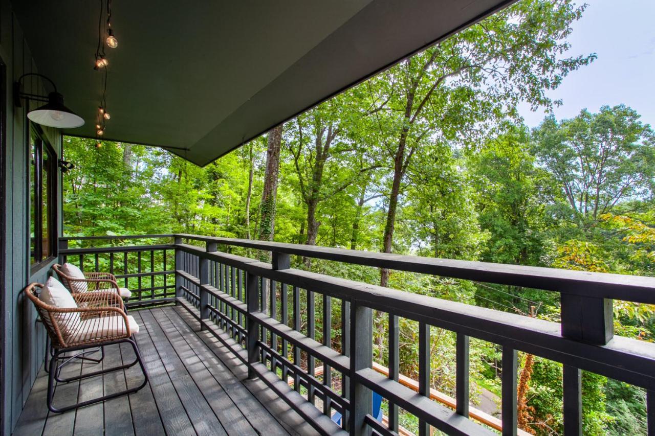 Serenity View- Firepit, Game Room, Community Pools Holiday home *