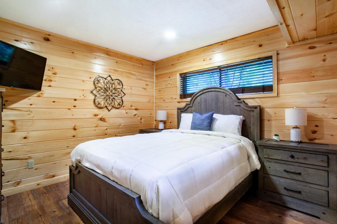 Serenity View- Firepit, Game Room, Community Pools * Gatlinburg