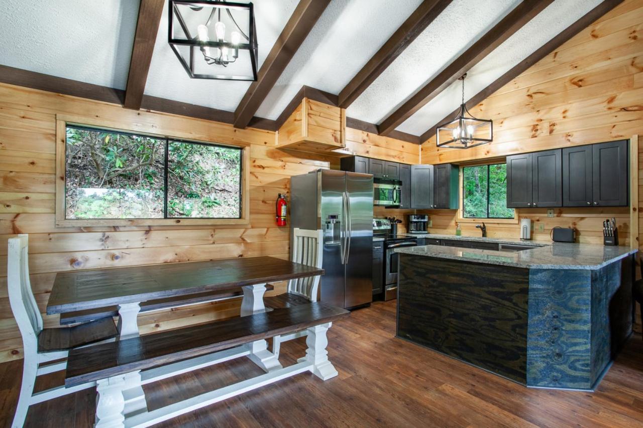 Serenity View- Firepit, Game Room, Community Pools * Gatlinburg