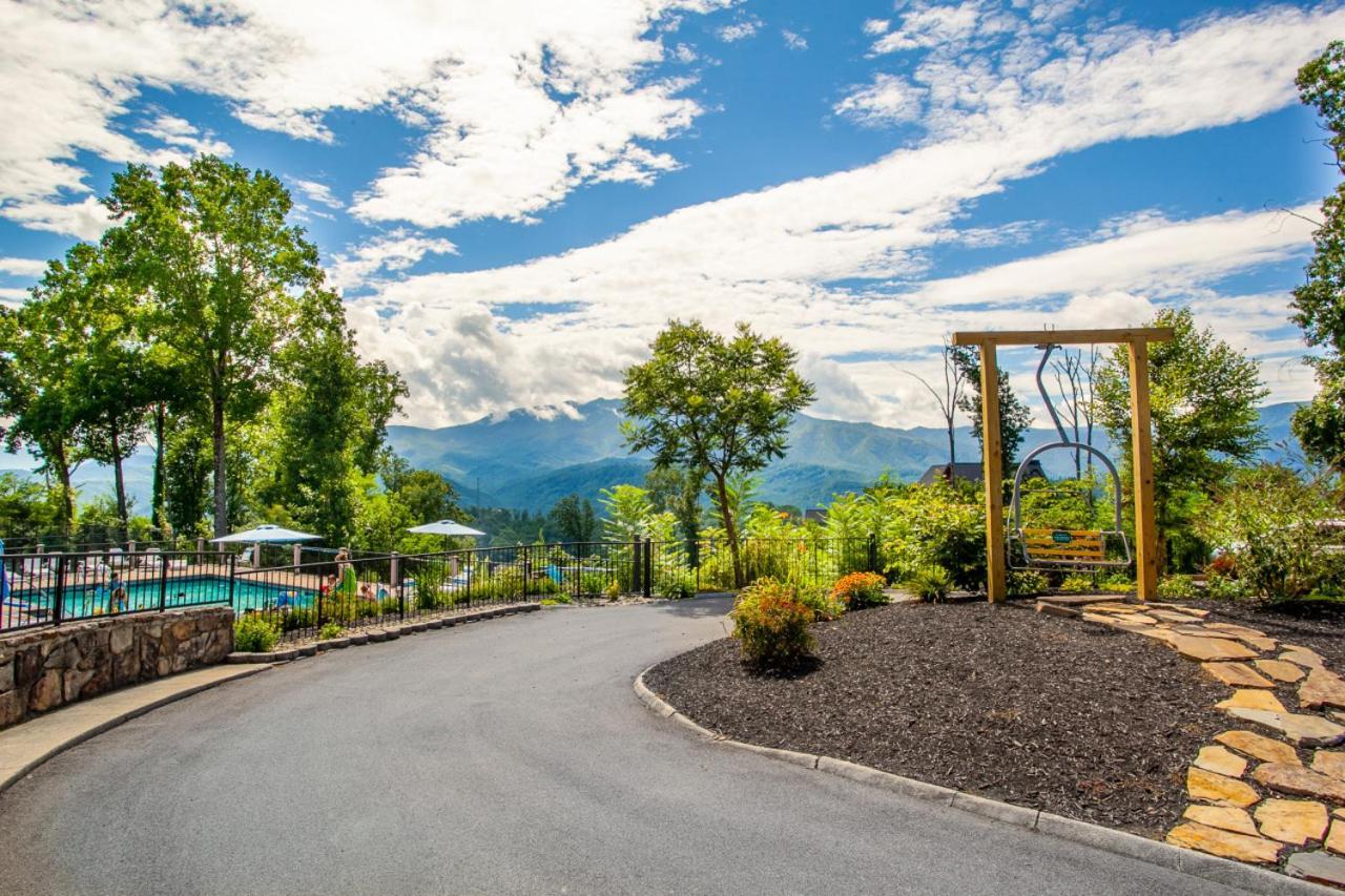 Serenity View- Firepit, Game Room, Community Pools Holiday home