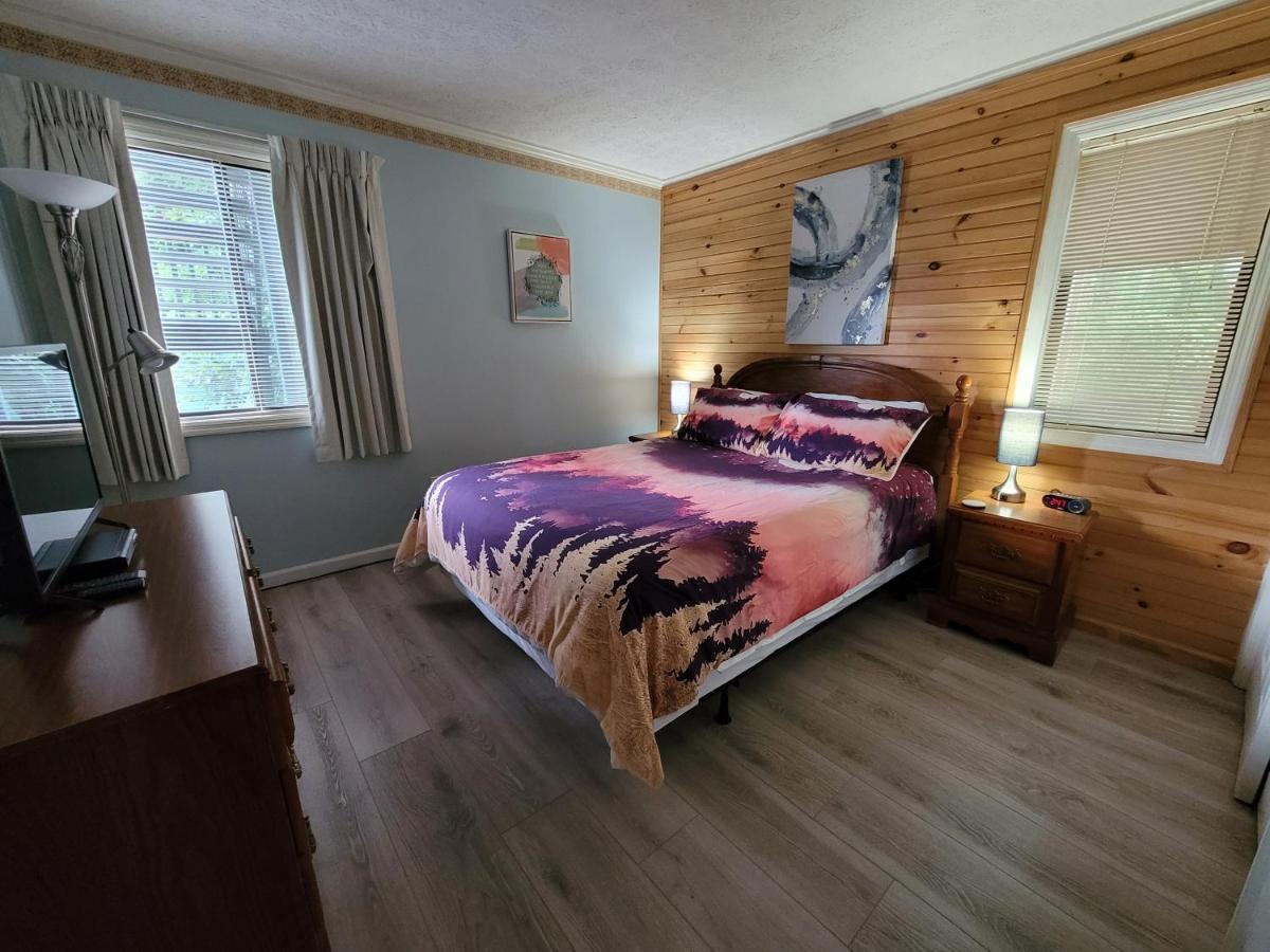 Gatlinburg's Ski Mountain Resort, 10 Min From Downtown, King Bed, Pool, Hot Tub, Private Balcony Lowest Prices Of The Year Apartment