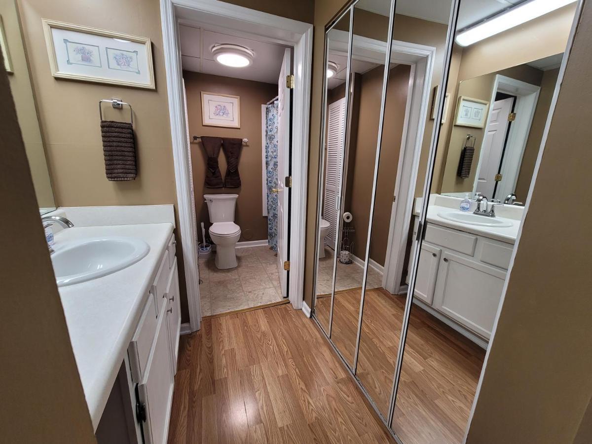 Apartment Lowest Prices Of The Year Downtown Suite, Close To Everything, Free High Speed Wifi, Private Balcony, Pool, Hot Tub, Sleeps 8 Gatlinburg