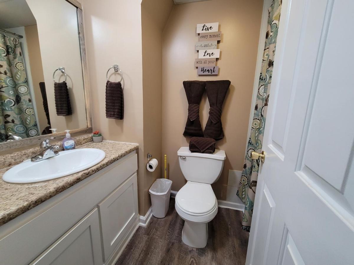 Lowest Prices Of The Year Downtown Suite, Close To Everything, Free High Speed Wifi, Private Balcony, Pool, Hot Tub, Sleeps 8 Apartment Gatlinburg