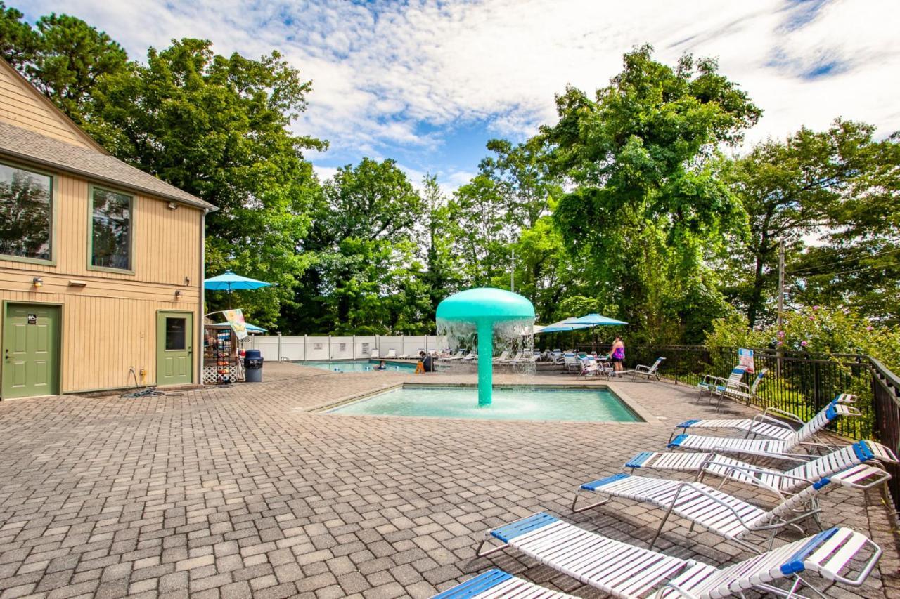 Serenity View- Firepit, Game Room, Community Pools Holiday home