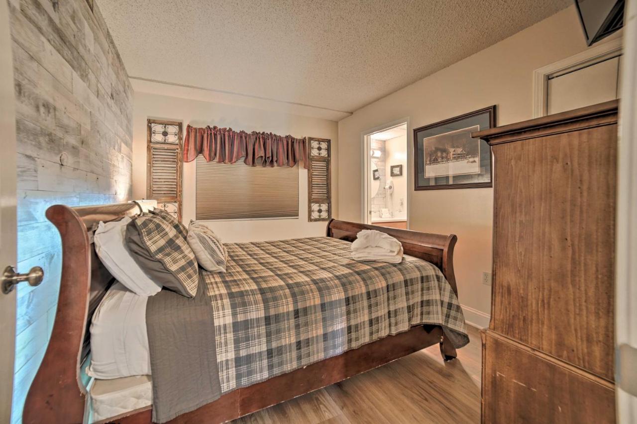 With Smoky Views Walk To Town! Apartment Gatlinburg