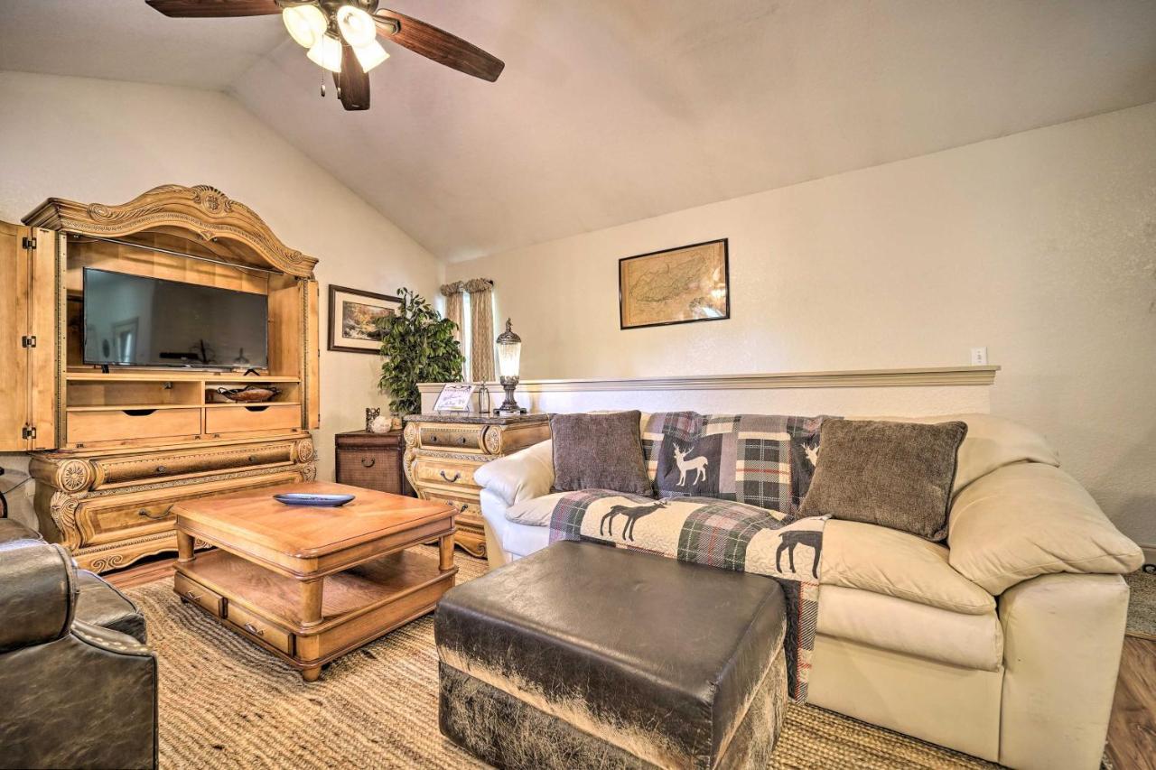 Classy Cabin, 3 Mi To Smoky Mtns Natl Park! * Gatlinburg