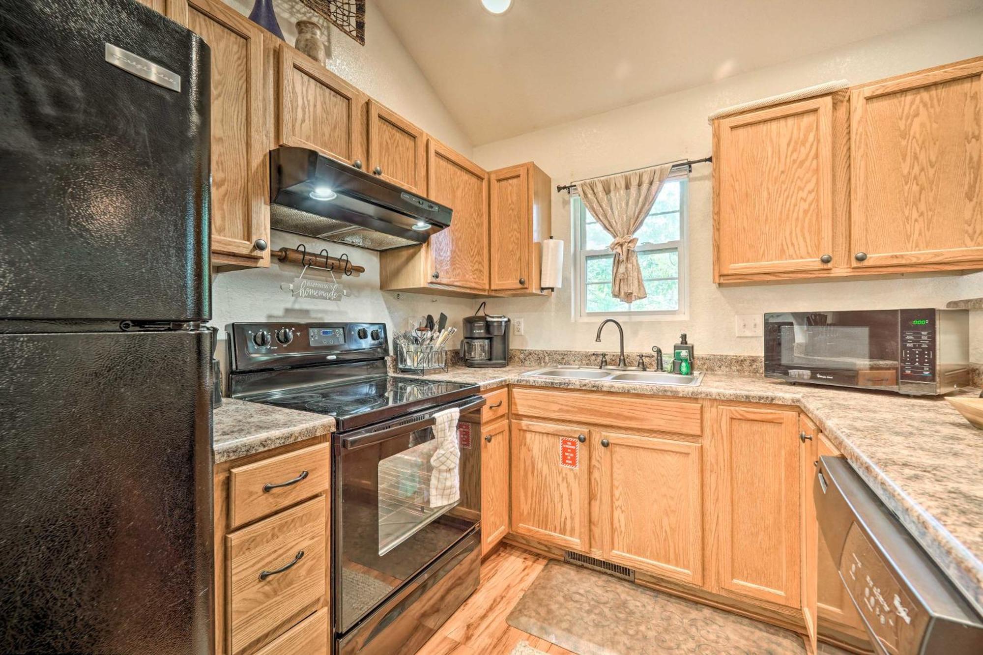 Holiday home Classy Cabin, 3 Mi To Smoky Mtns Natl Park! Gatlinburg