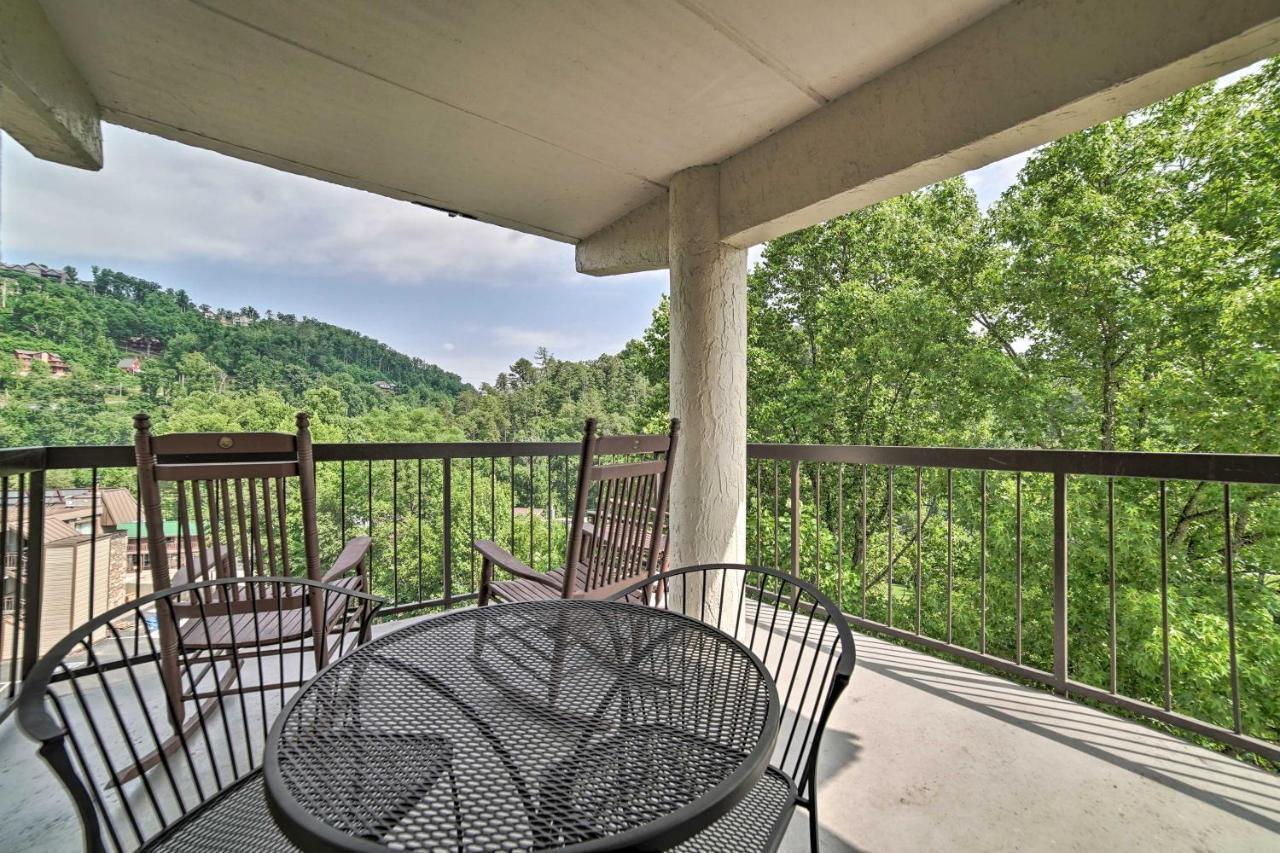 With Smoky Views Walk To Town! Apartment *