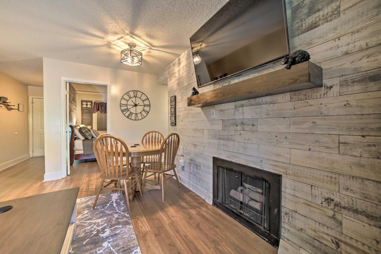 With Smoky Views Walk To Town! Apartment