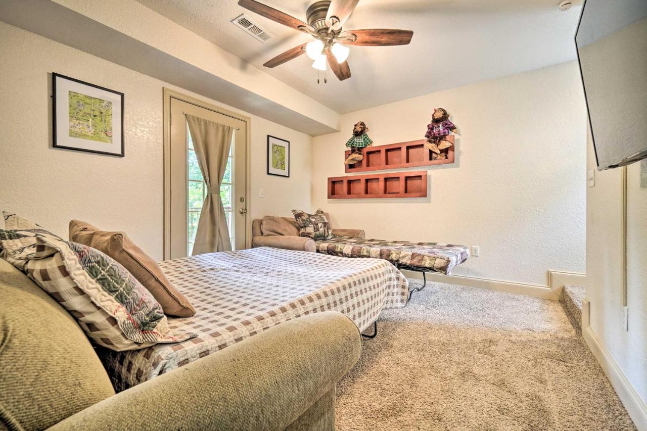 Classy Cabin, 3 Mi To Smoky Mtns Natl Park! Holiday home *