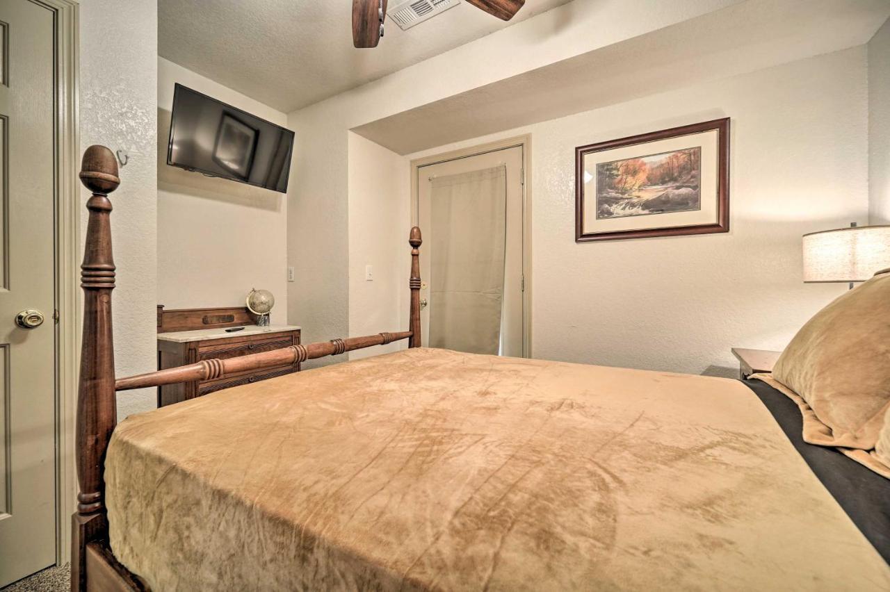 Classy Cabin, 3 Mi To Smoky Mtns Natl Park! Holiday home