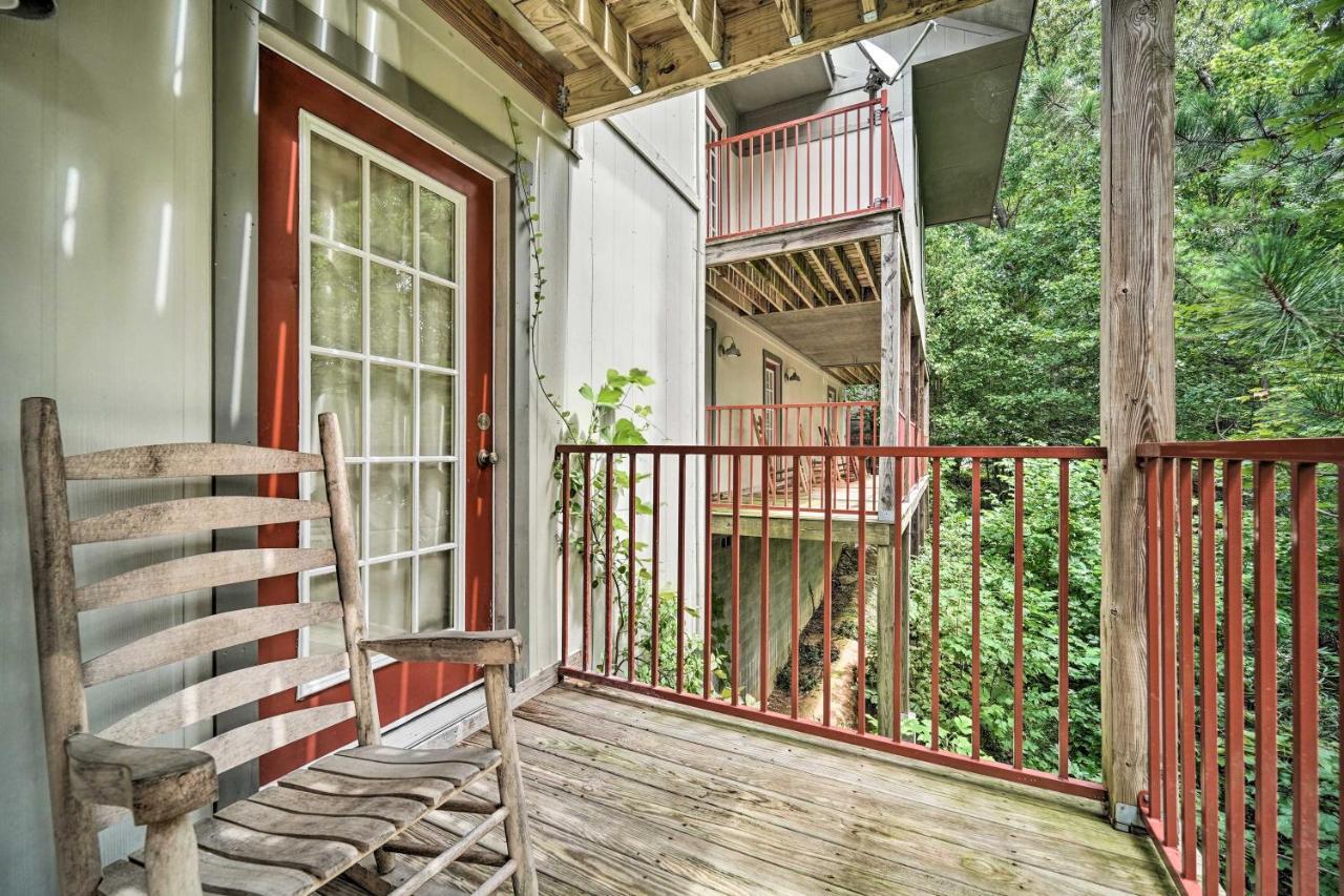 Classy Cabin, 3 Mi To Smoky Mtns Natl Park!