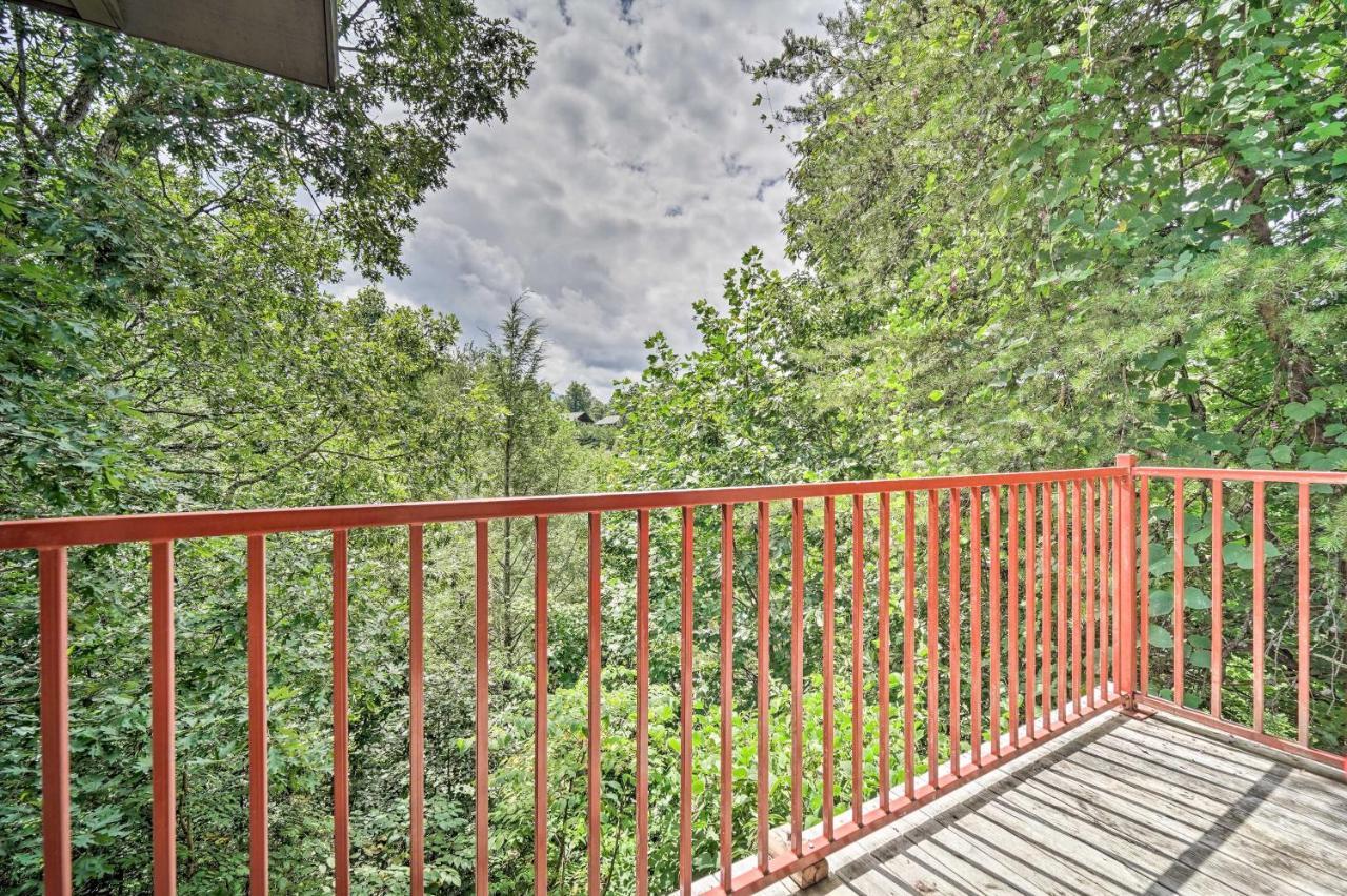 Classy Cabin, 3 Mi To Smoky Mtns Natl Park! * Gatlinburg