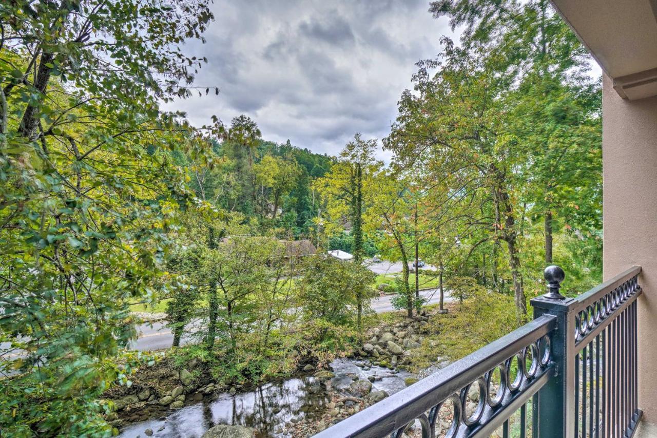 About 2 Mi To Smoky Mountains!