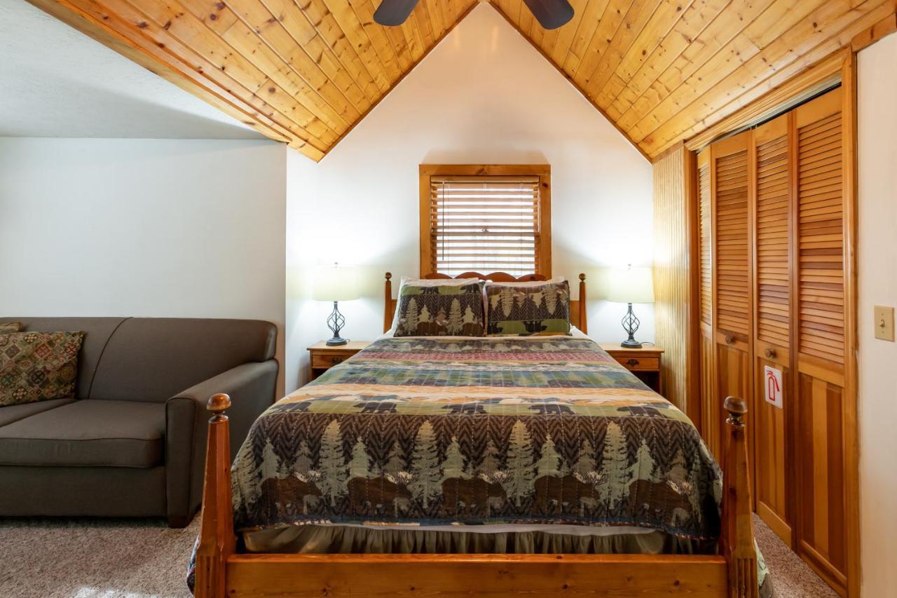 Wolf Run Location Log Cabin Hot Tub Holiday home *