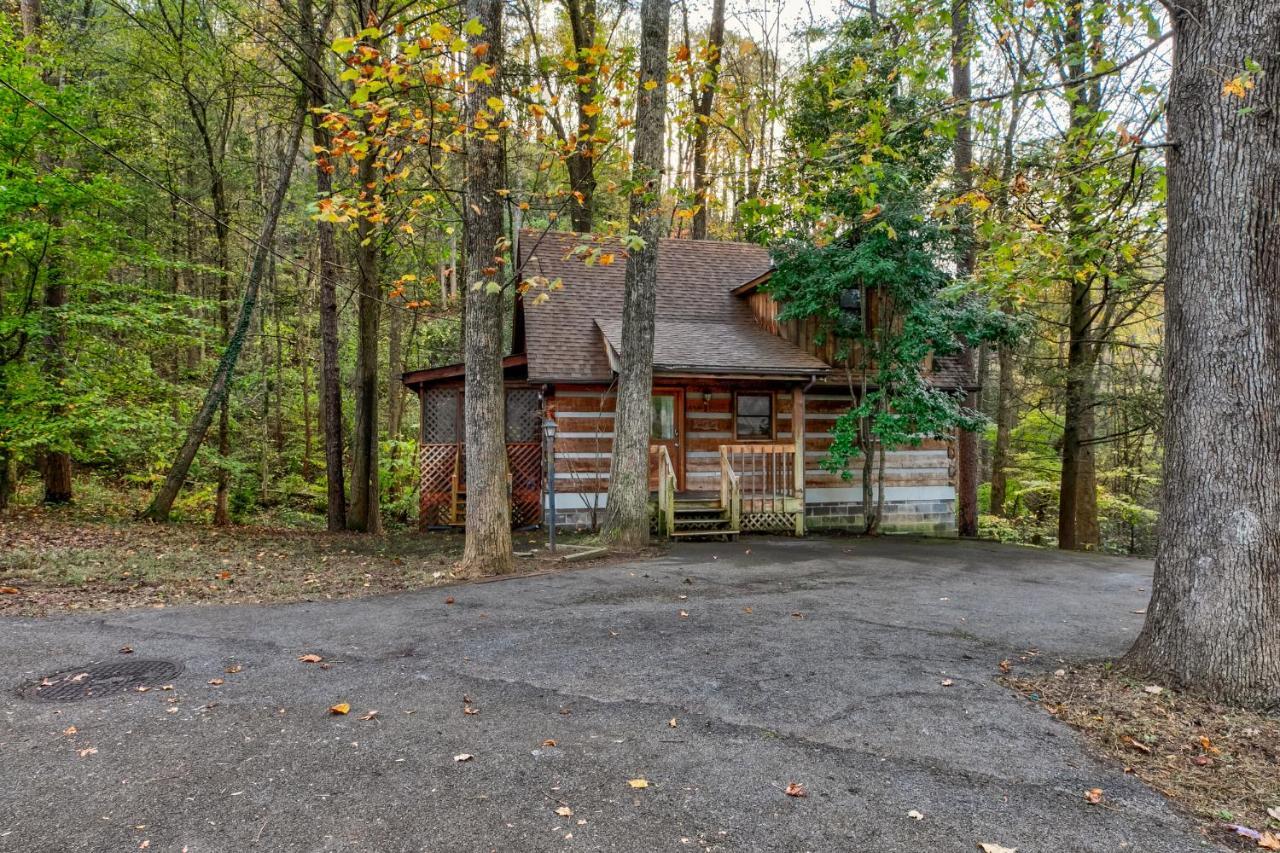 Wolf Run Location Log Cabin Hot Tub Gatlinburg