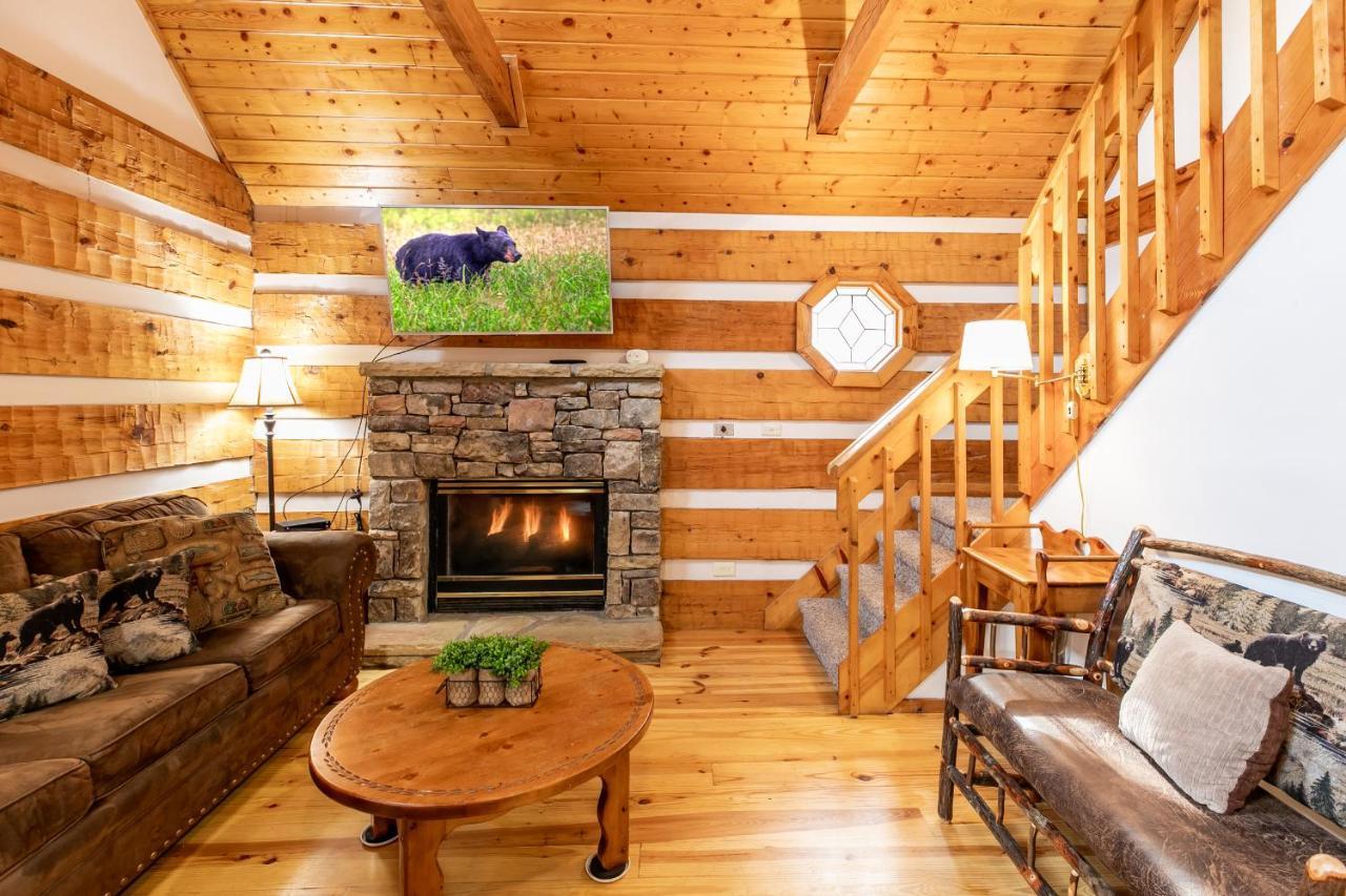 Wolf Run Location Log Cabin Hot Tub *