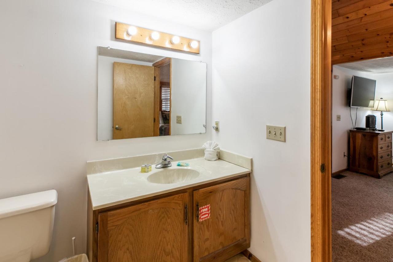 Wolf Run Location Log Cabin Hot Tub Holiday home *