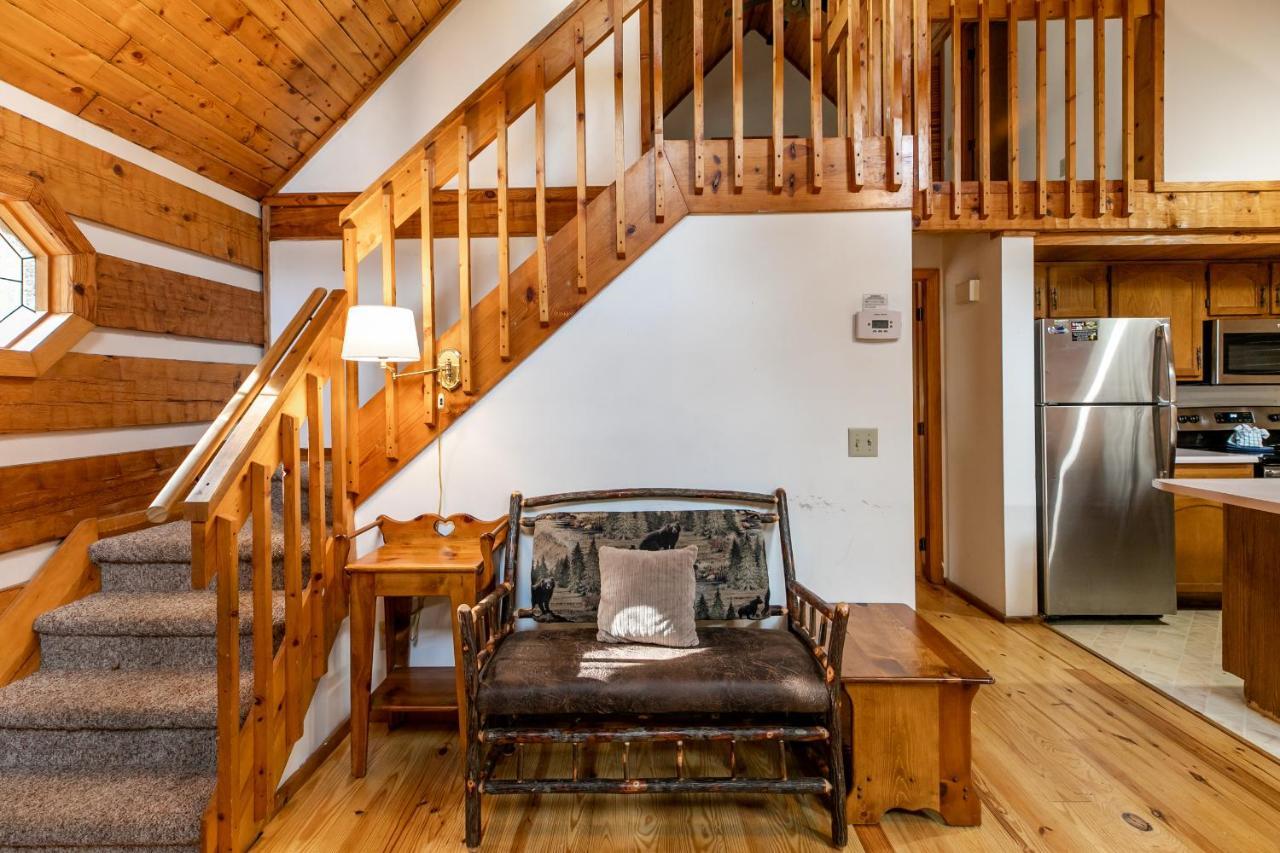 Wolf Run Location Log Cabin Hot Tub Gatlinburg